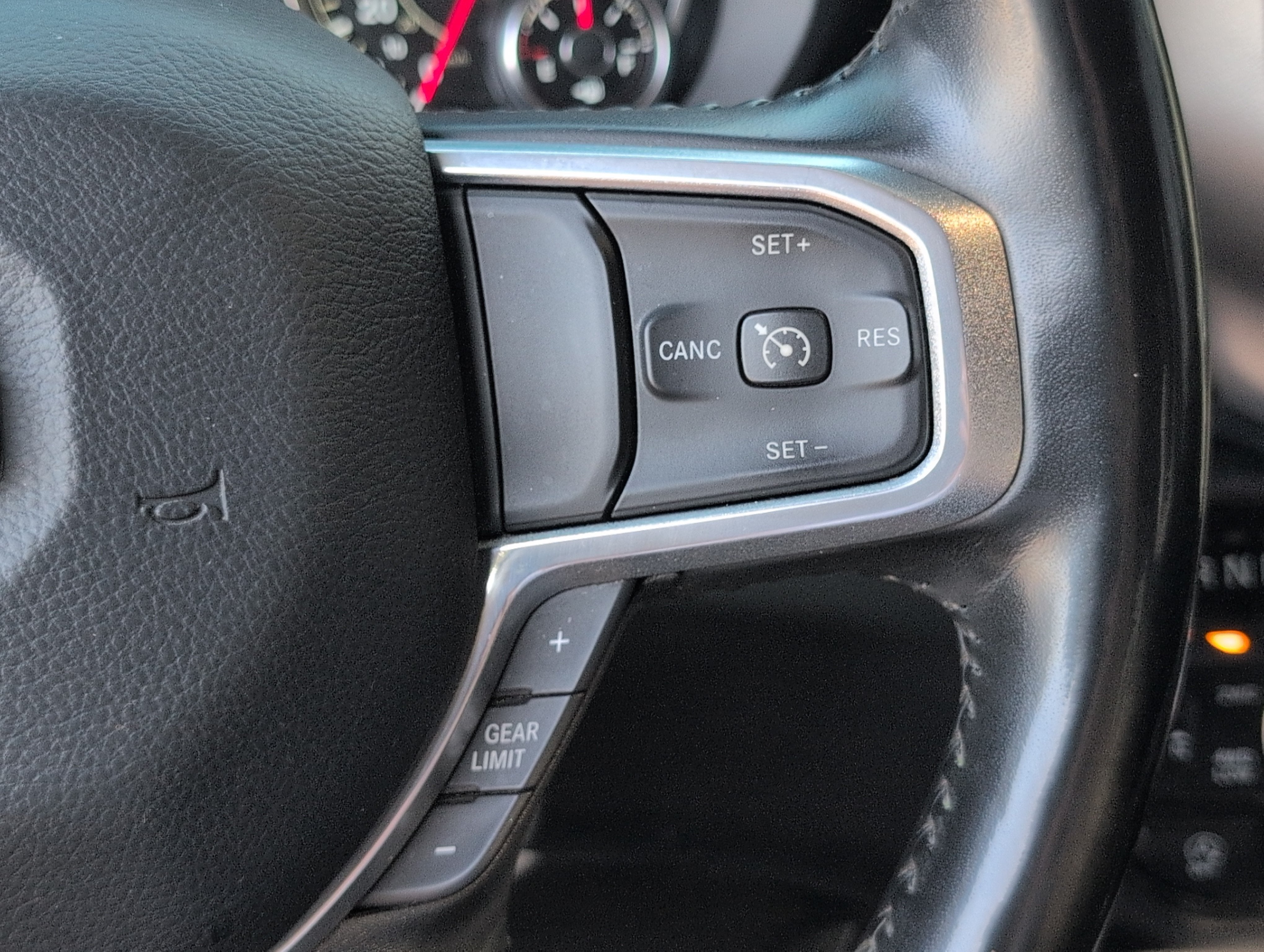 2022 RAM 1500 Laramie Crew Cab 4x4 5'7" Box