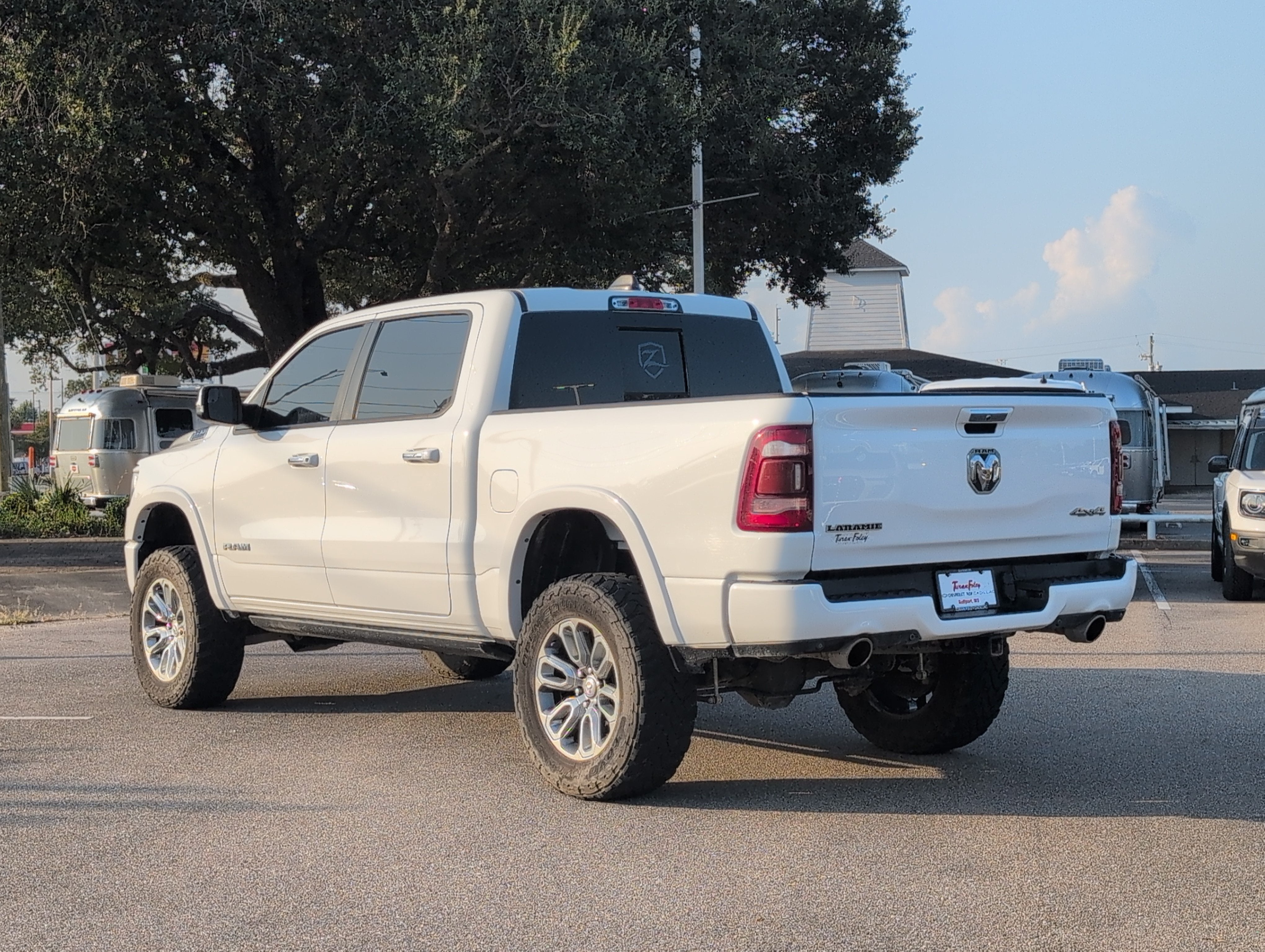 2022 RAM 1500 Laramie Crew Cab 4x4 5'7" Box