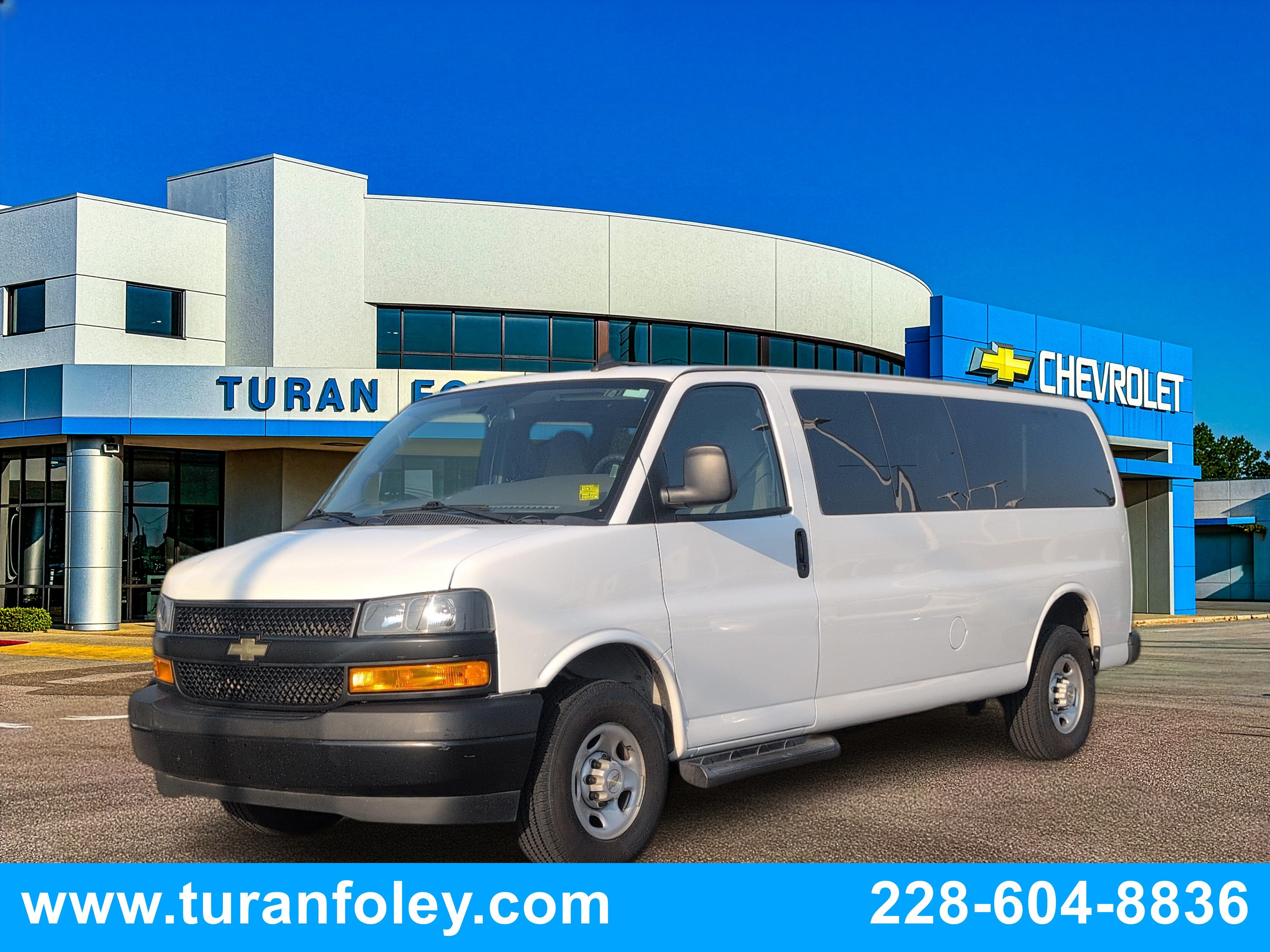 2022 Chevrolet Express Passenger 3500 1LS