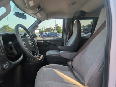 2022 Chevrolet Express Passenger 3500 1LS