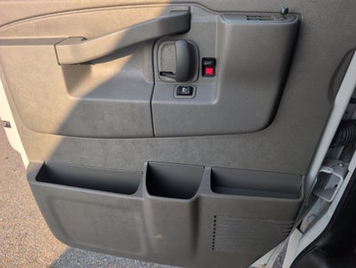 2022 Chevrolet Express Passenger 3500 1LS