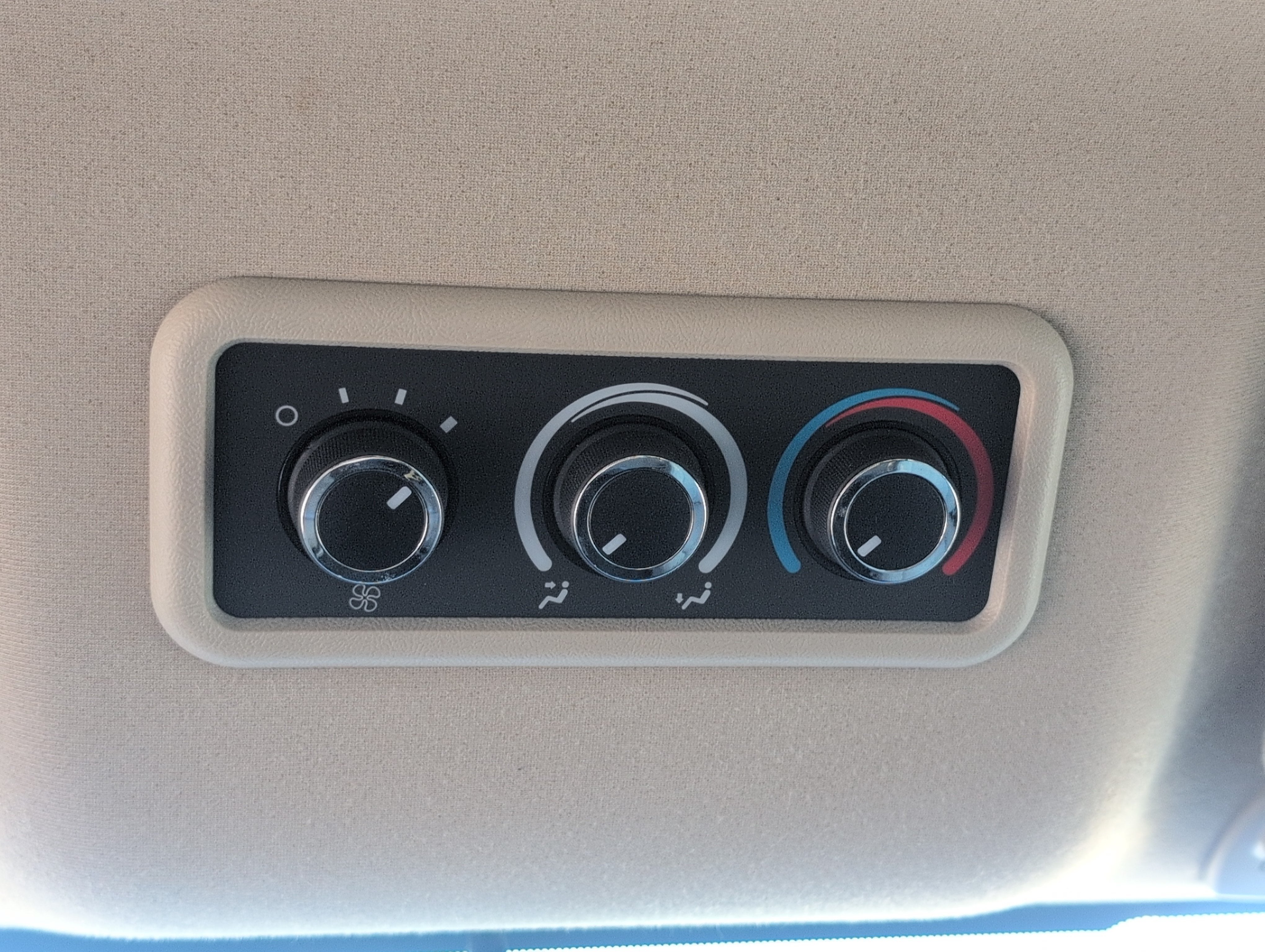 2022 Chevrolet Express Passenger 3500 1LS