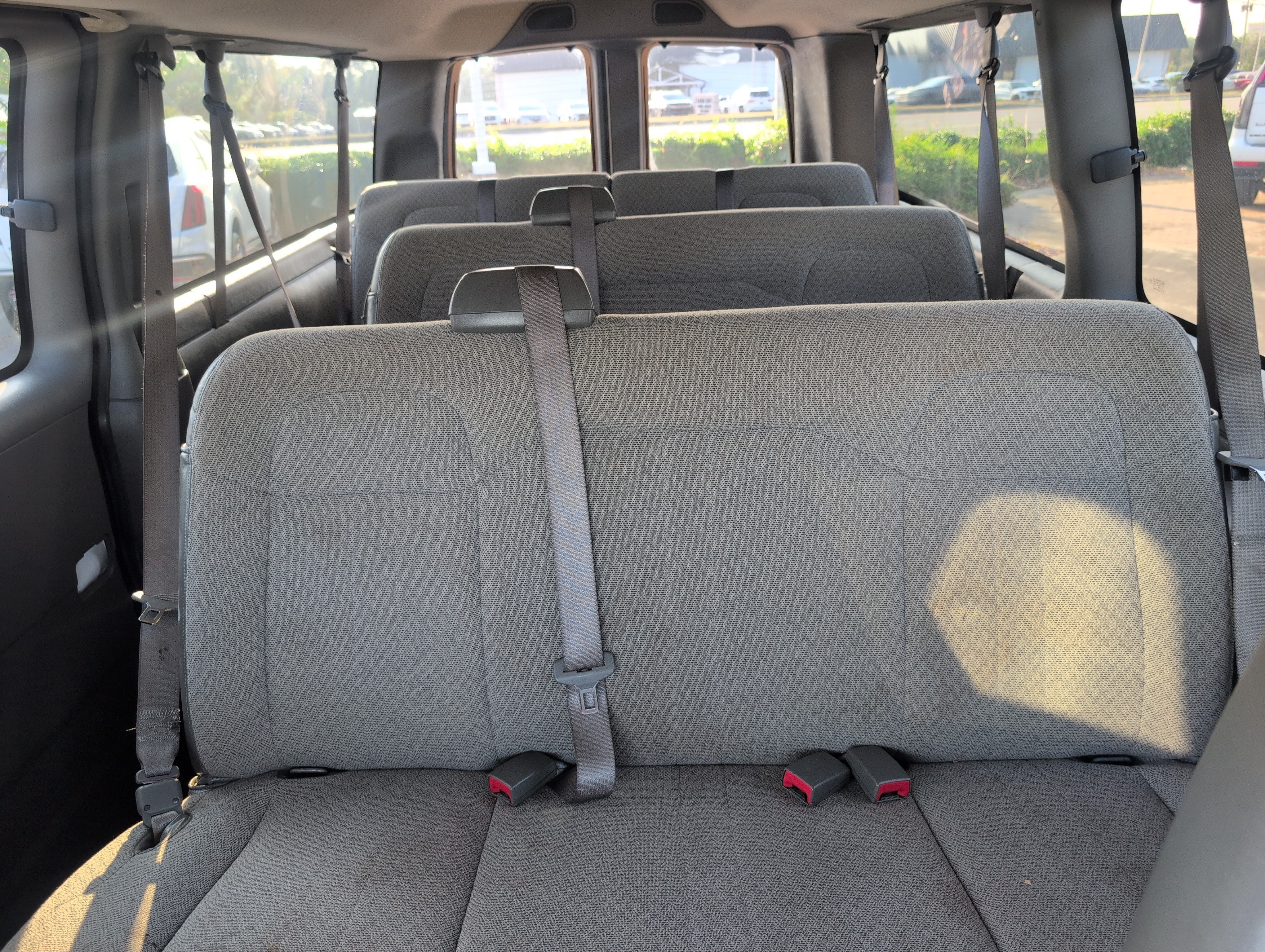 2022 Chevrolet Express Passenger 3500 1LS