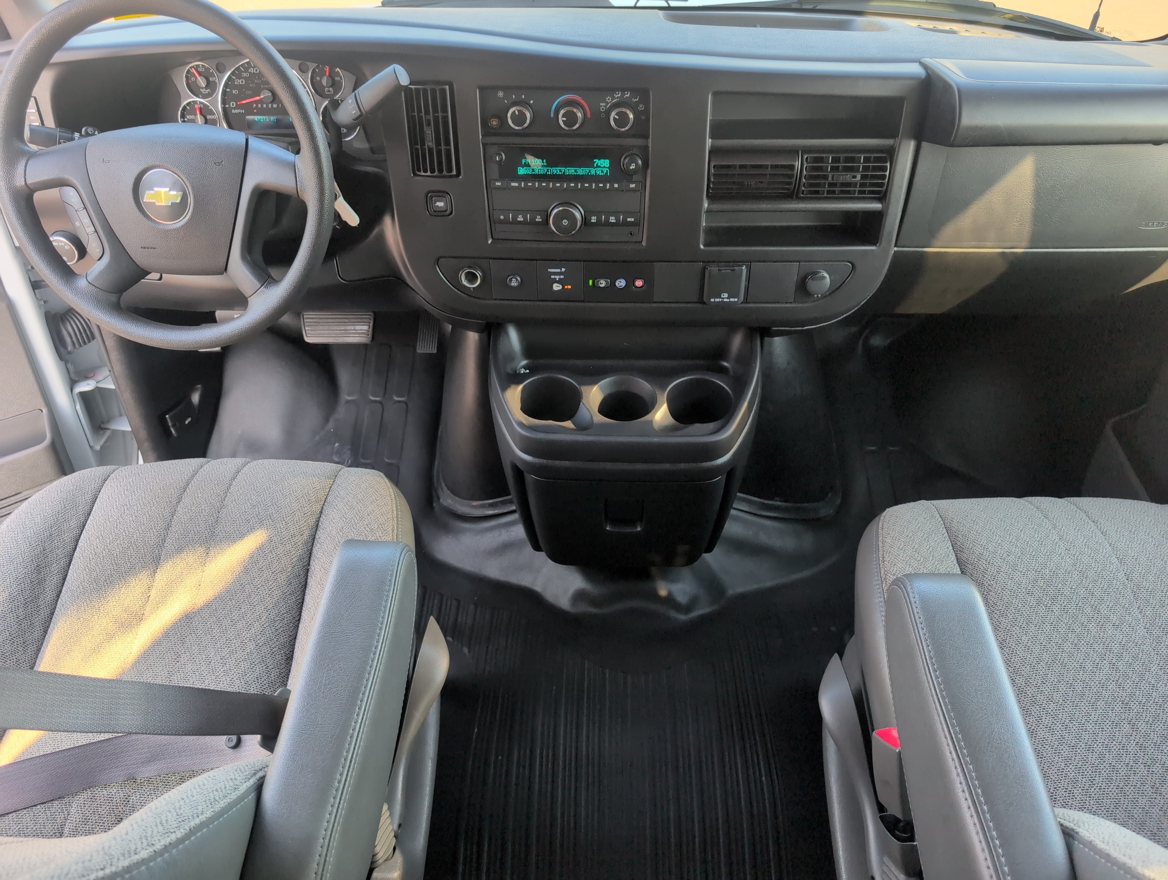 2022 Chevrolet Express Passenger 3500 1LS
