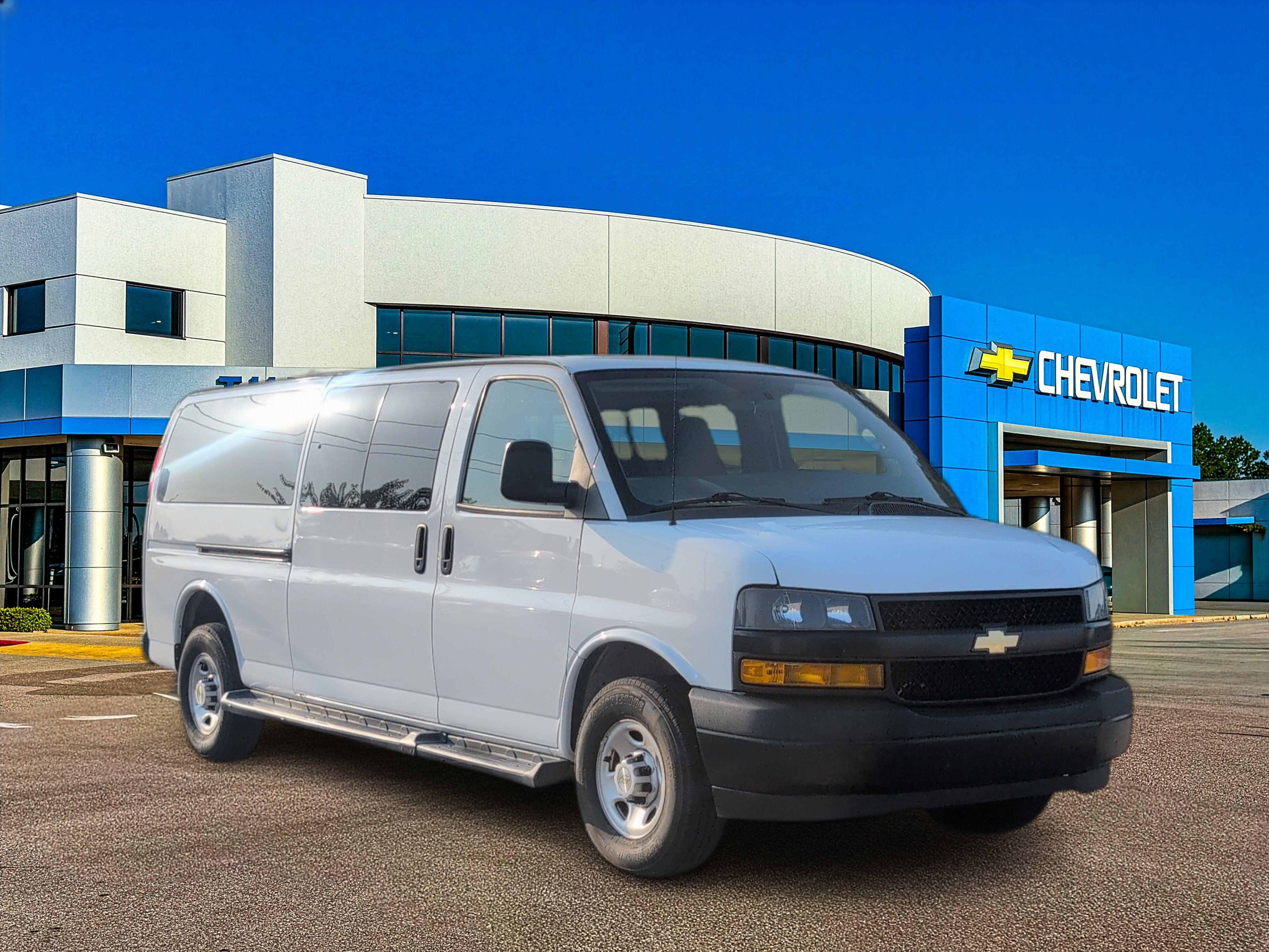 2022 Chevrolet Express Passenger 3500 1LS