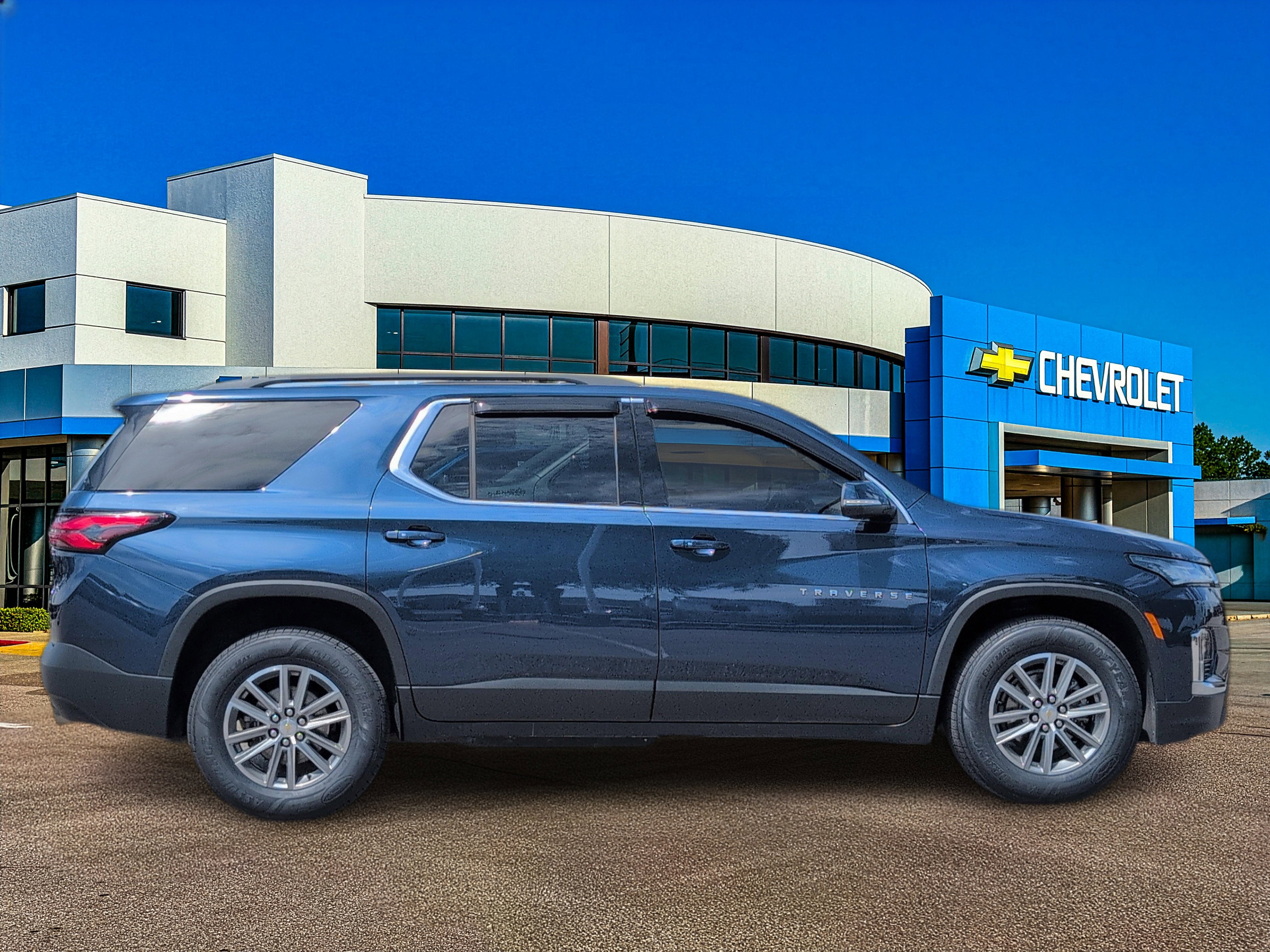 2023 Chevrolet Traverse LT Cloth