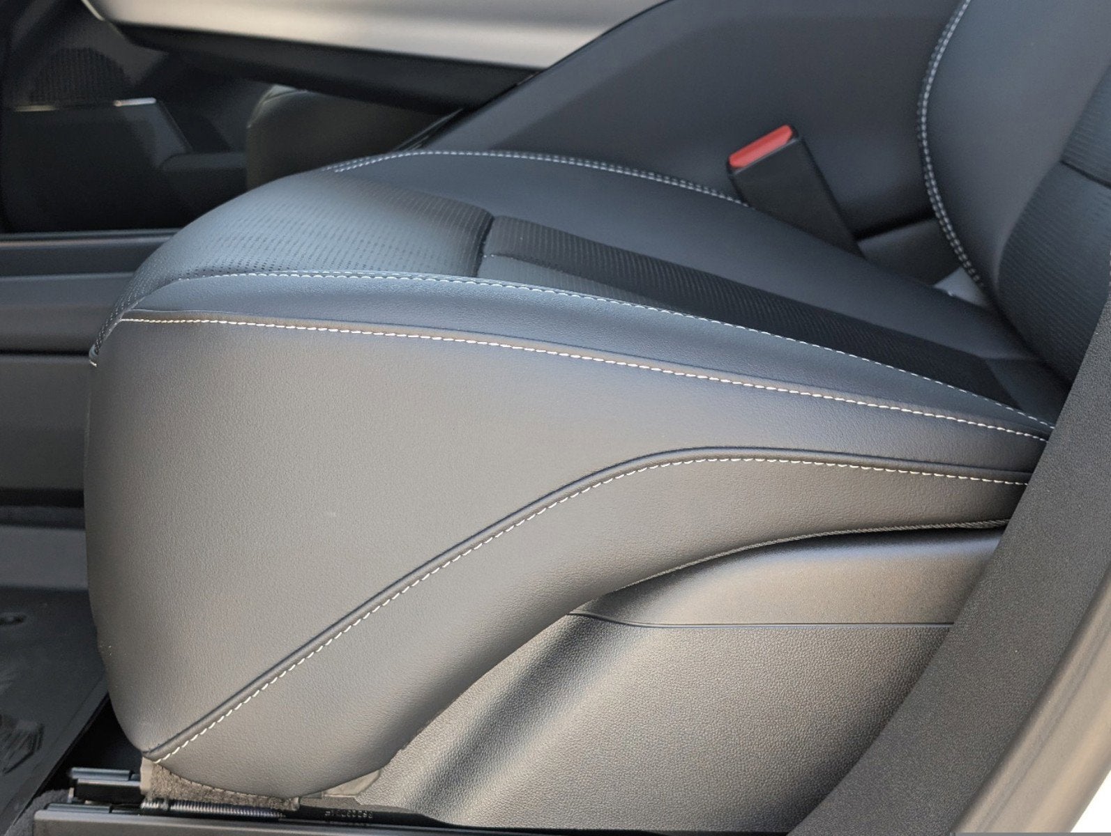 2025 Cadillac LYRIQ Luxury 1