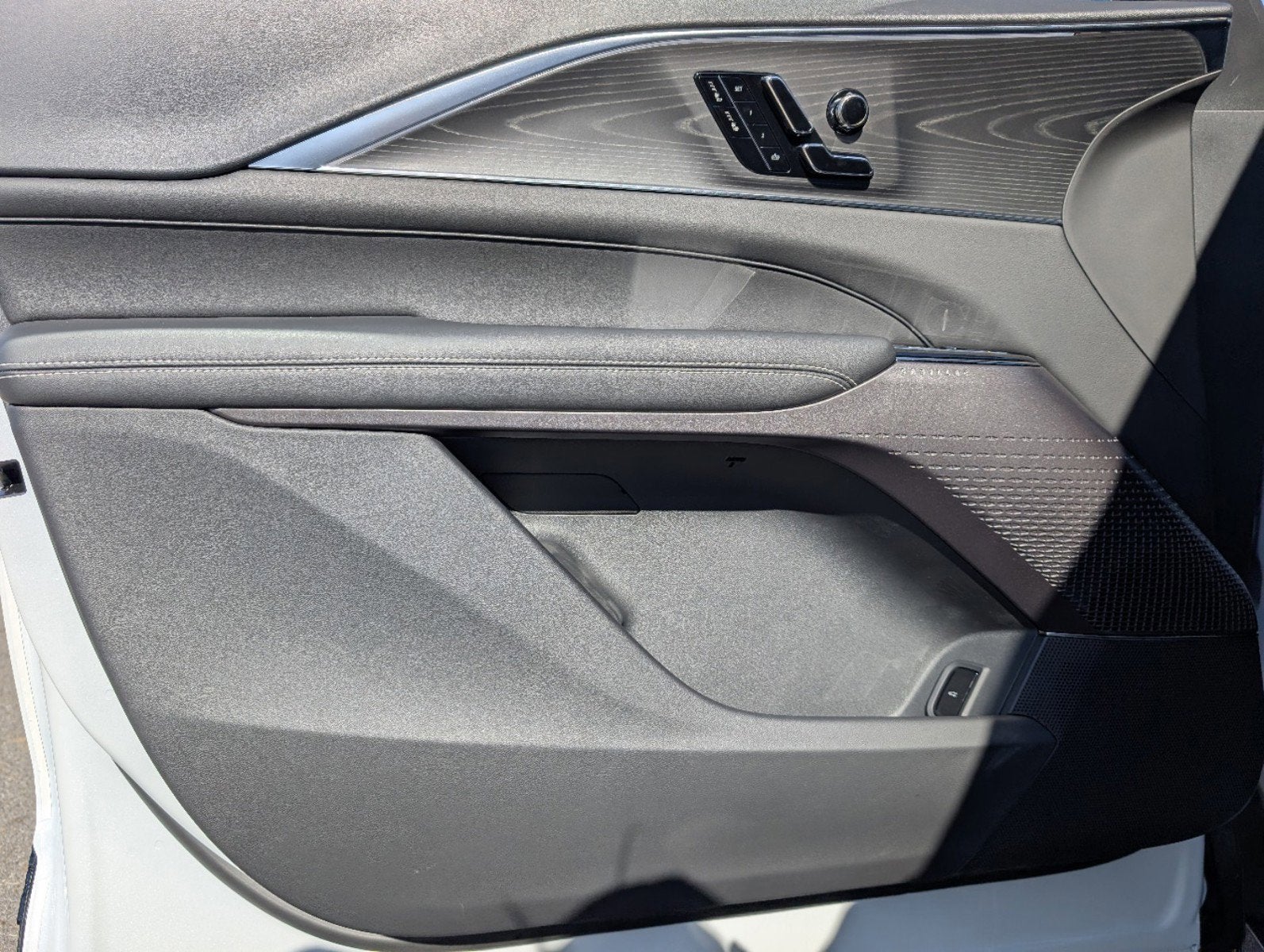 2025 Cadillac LYRIQ Luxury 1