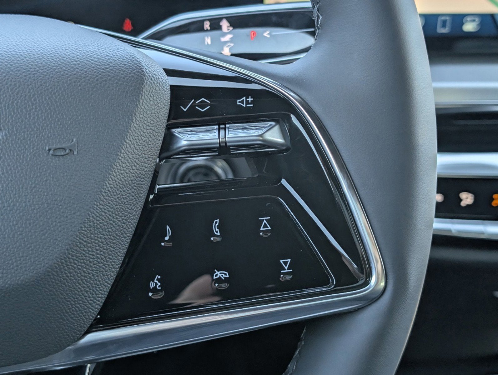 2025 Cadillac LYRIQ Luxury 1