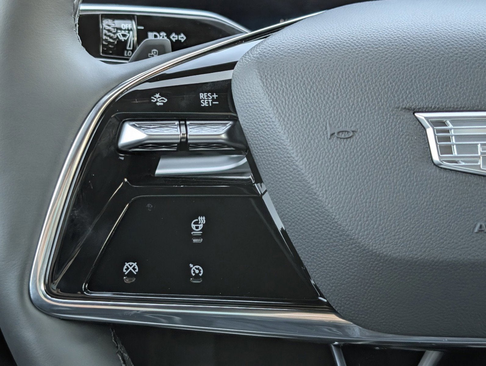 2025 Cadillac LYRIQ Luxury 1