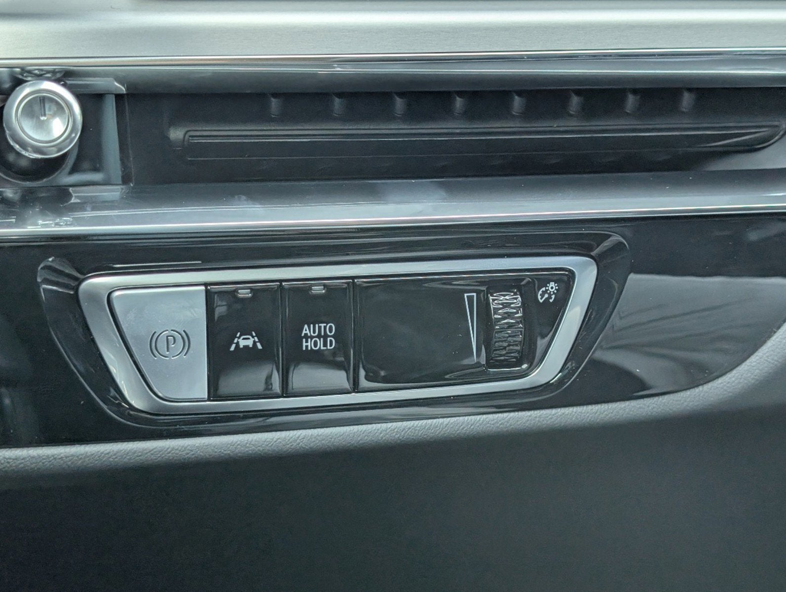 2025 Cadillac LYRIQ Luxury 1