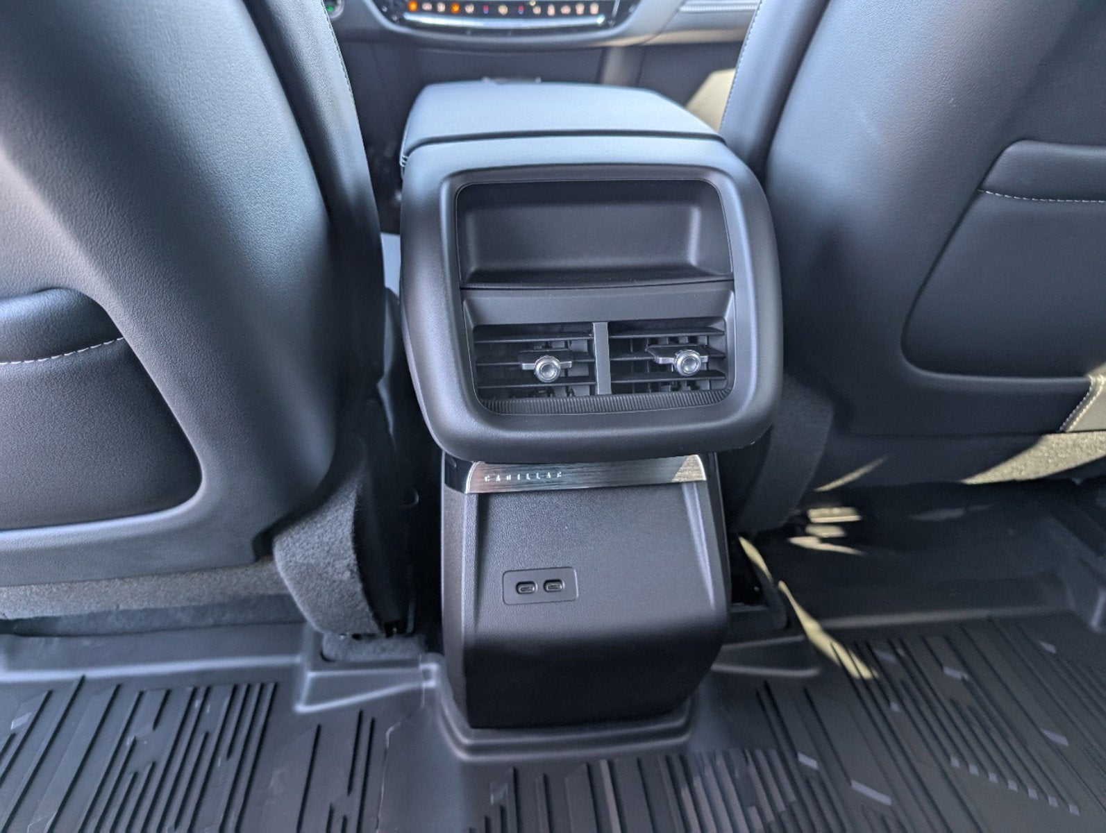 2025 Cadillac LYRIQ Luxury 1