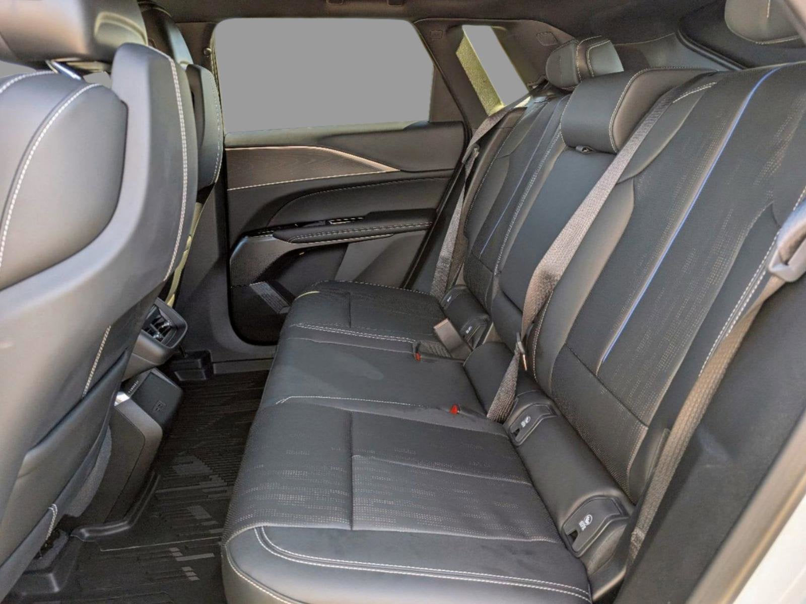 2025 Cadillac LYRIQ Luxury 1