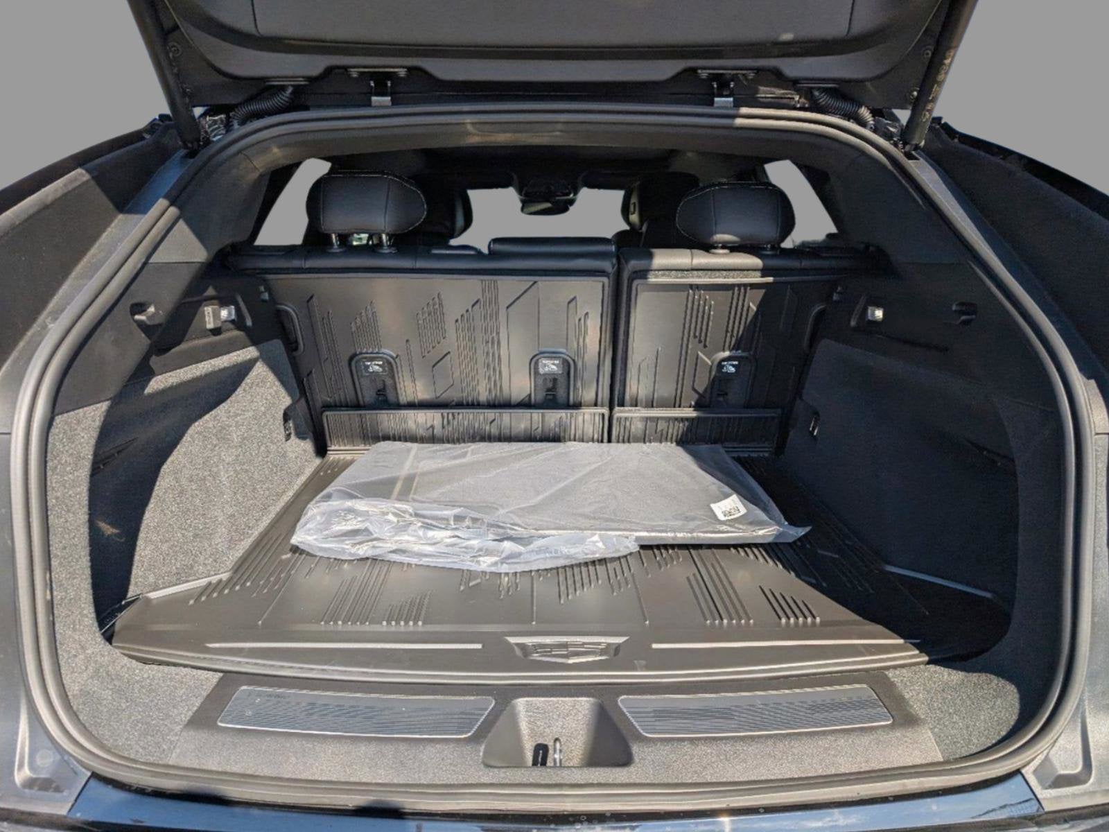 2025 Cadillac LYRIQ Luxury 1