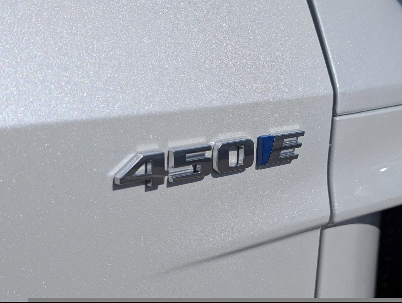 2025 Cadillac LYRIQ Luxury 1