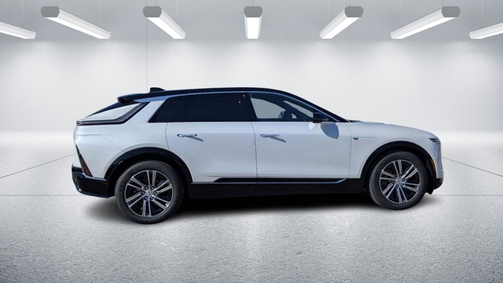 2025 Cadillac LYRIQ Luxury 1