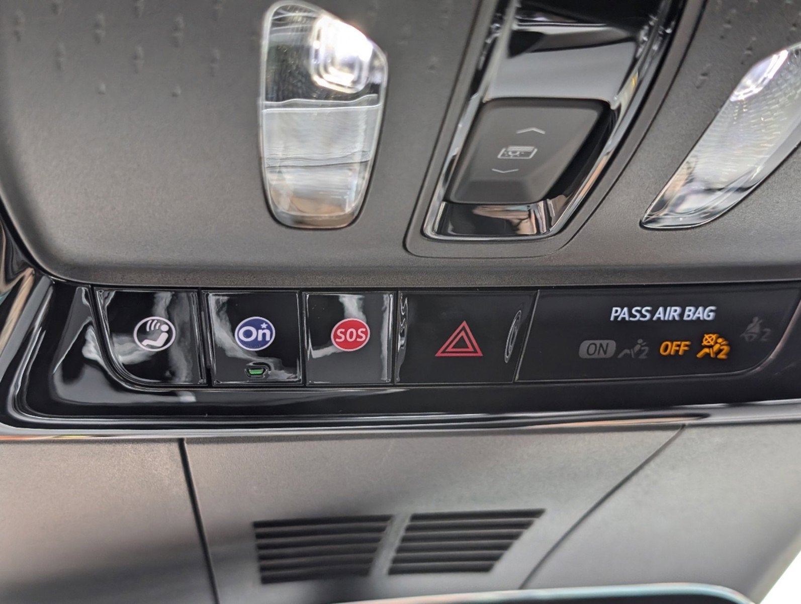 2025 Cadillac LYRIQ Luxury 1