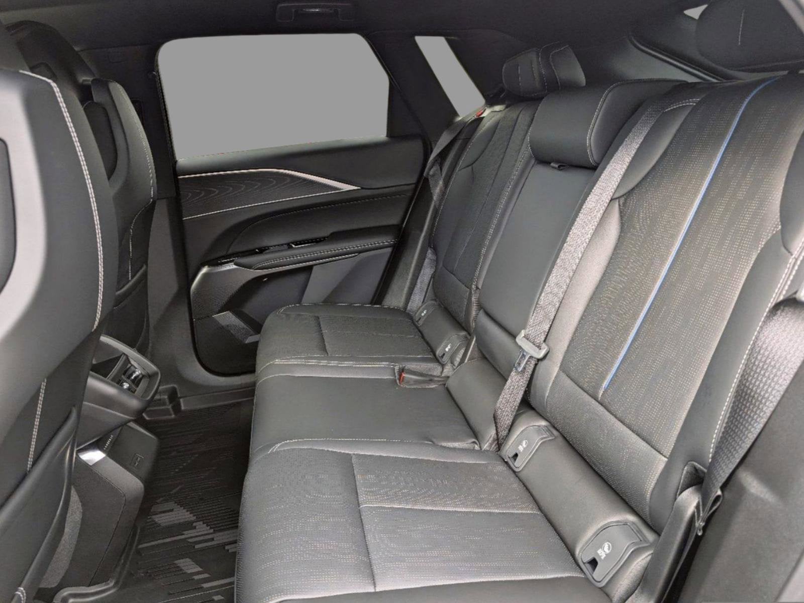 2025 Cadillac LYRIQ Luxury 1