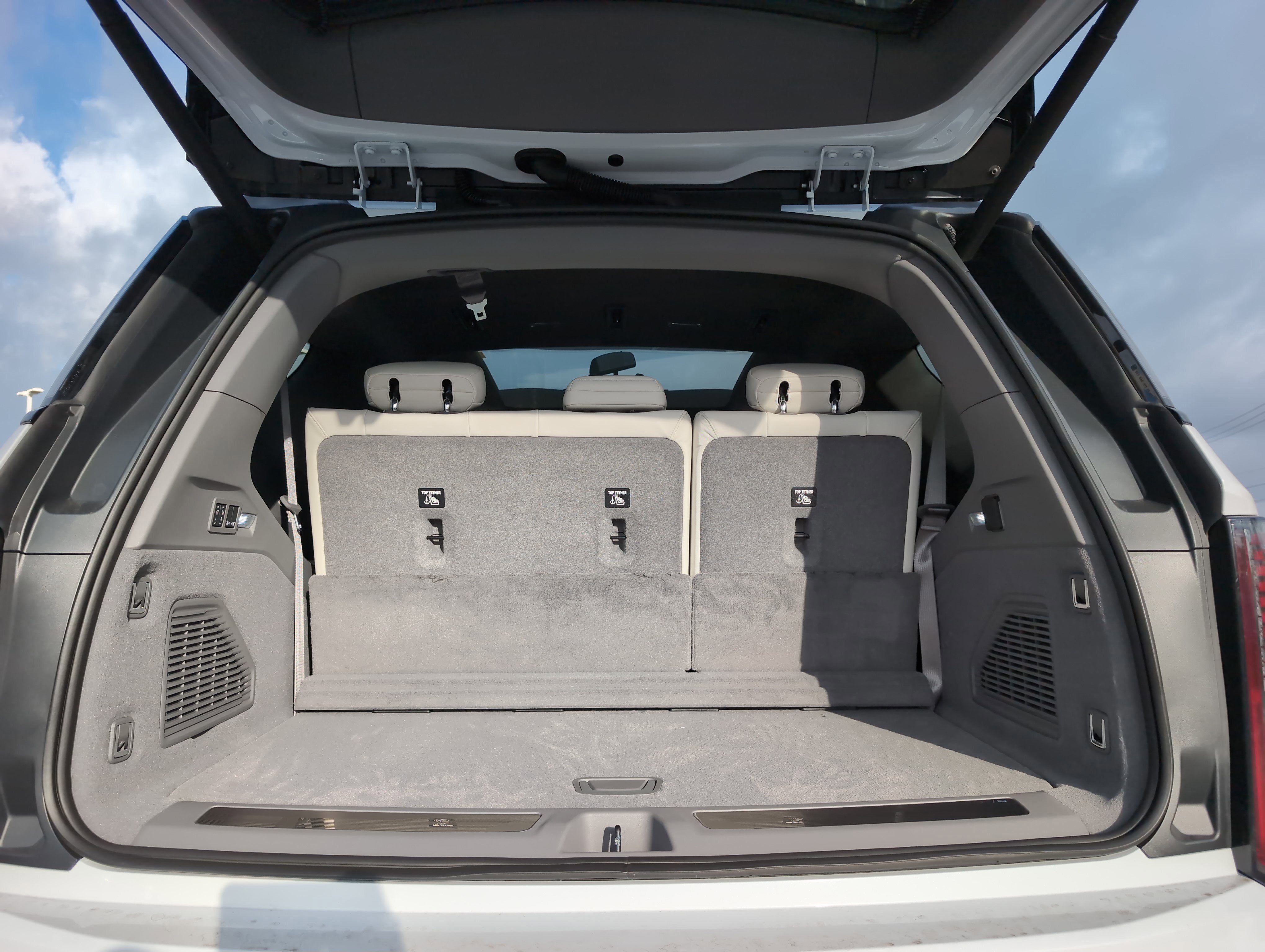 2026 Cadillac ESCALADE IQL Sport