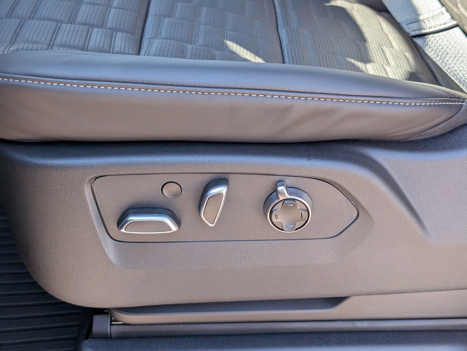 2027 Cadillac Escalade 4WD Platinum Sport