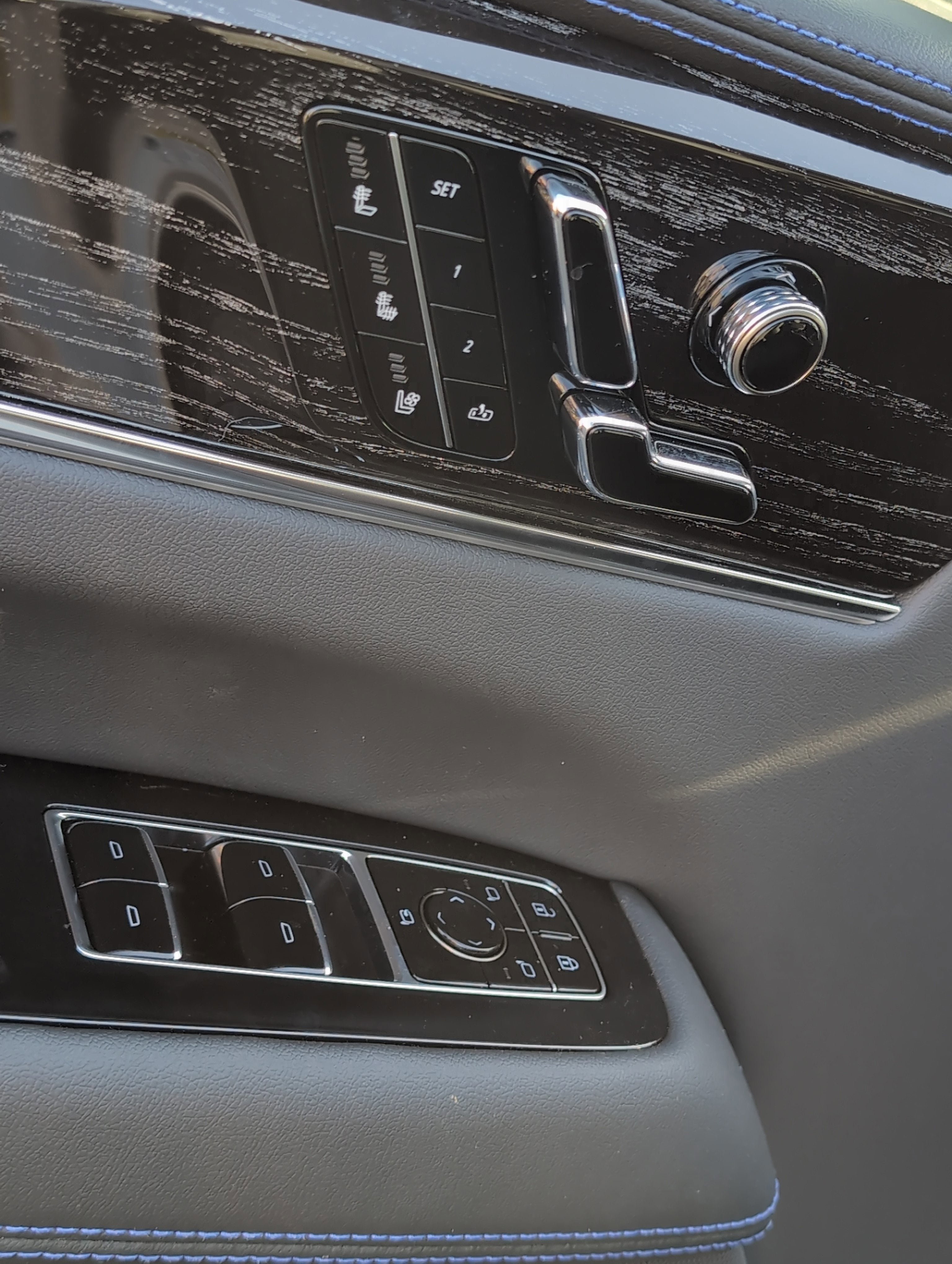 2025 Cadillac ESCALADE IQ Sport 1