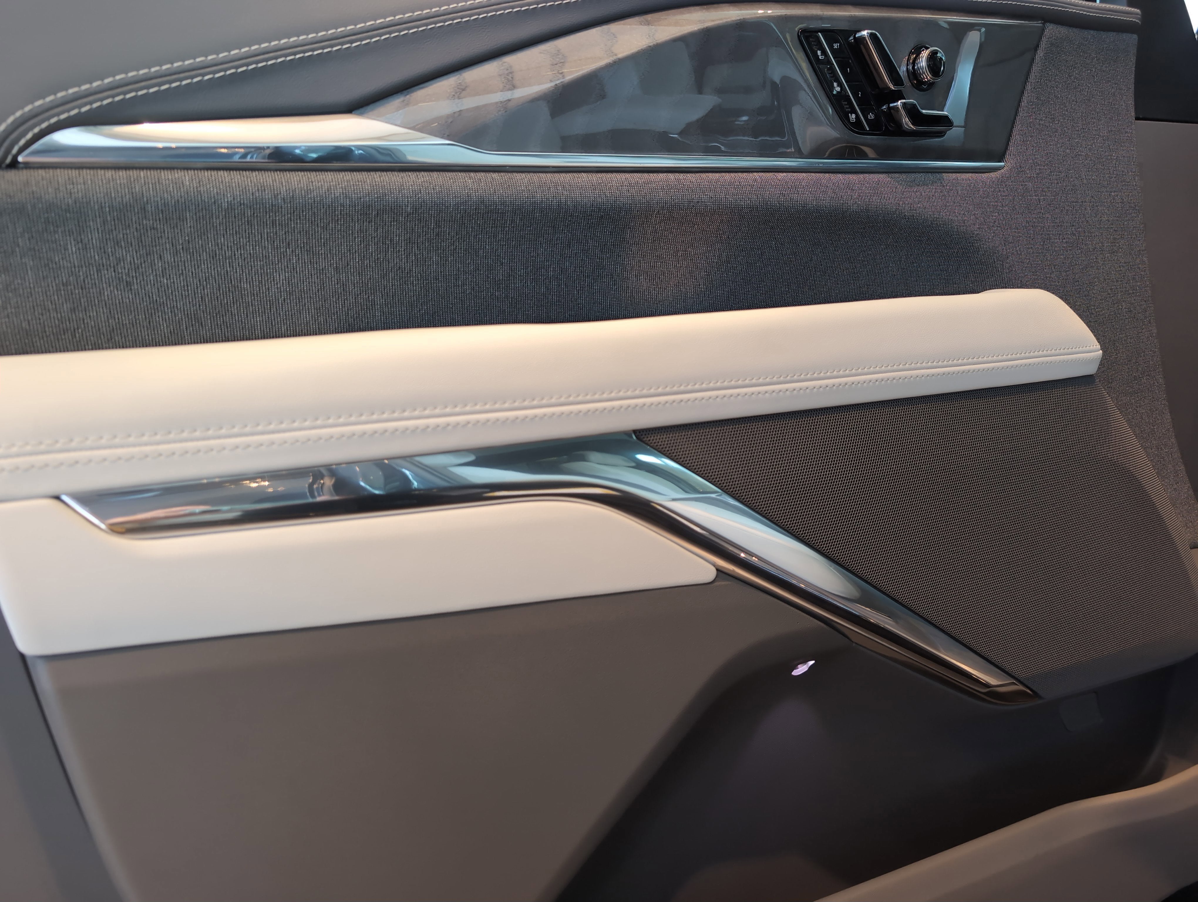 2025 Cadillac ESCALADE IQ Sport 1