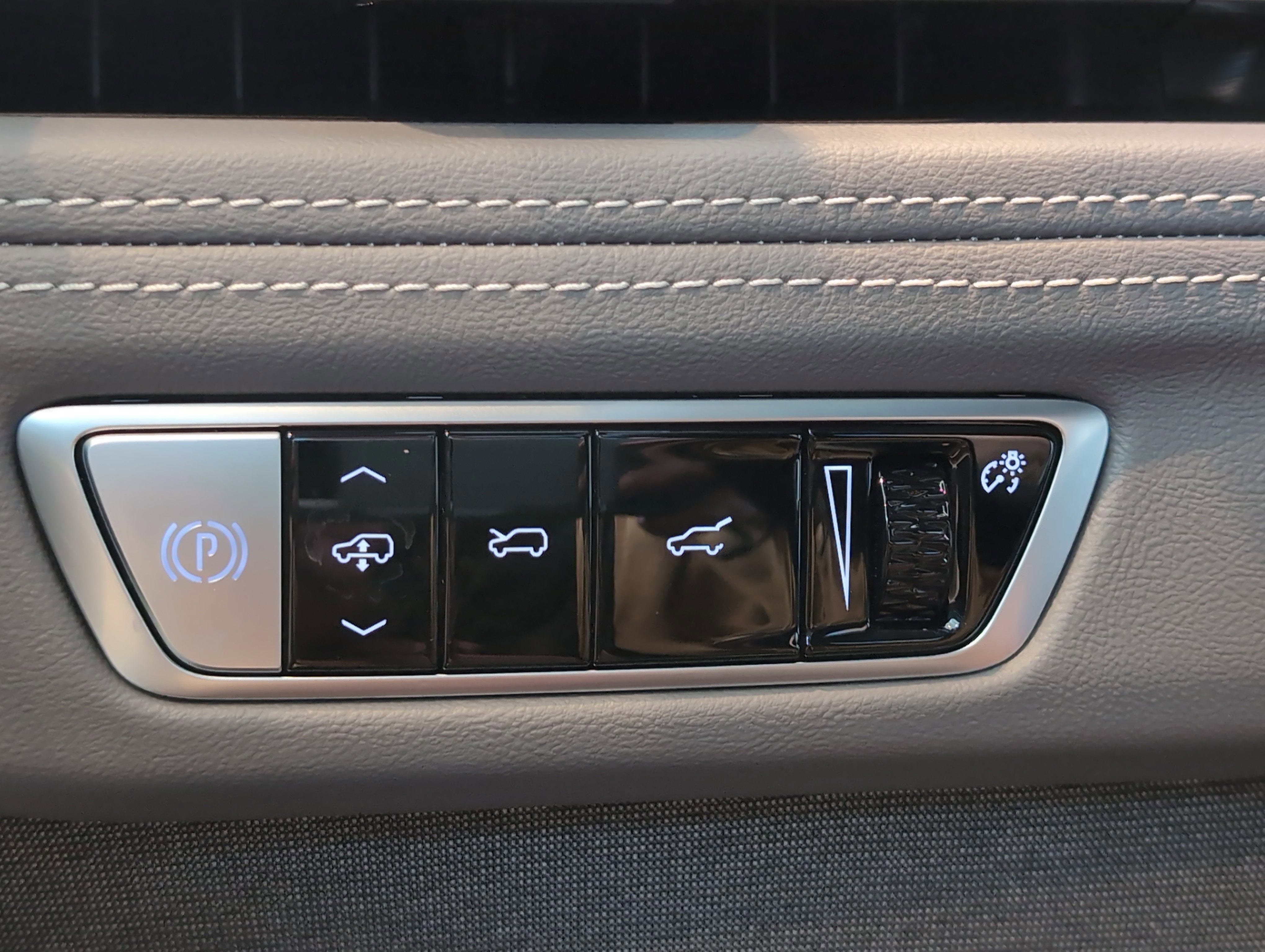 2025 Cadillac ESCALADE IQ Sport 1