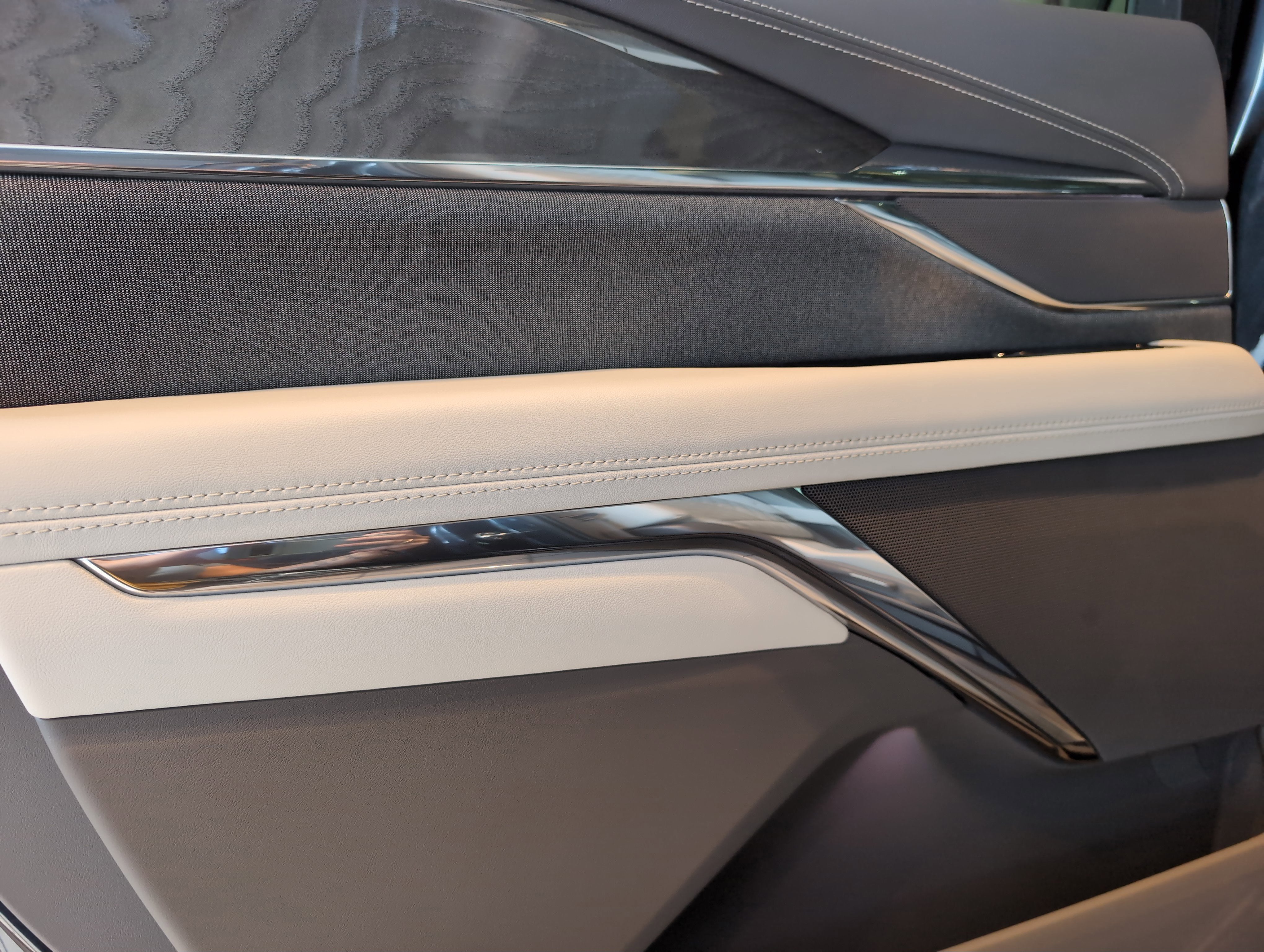 2025 Cadillac ESCALADE IQ Sport 1