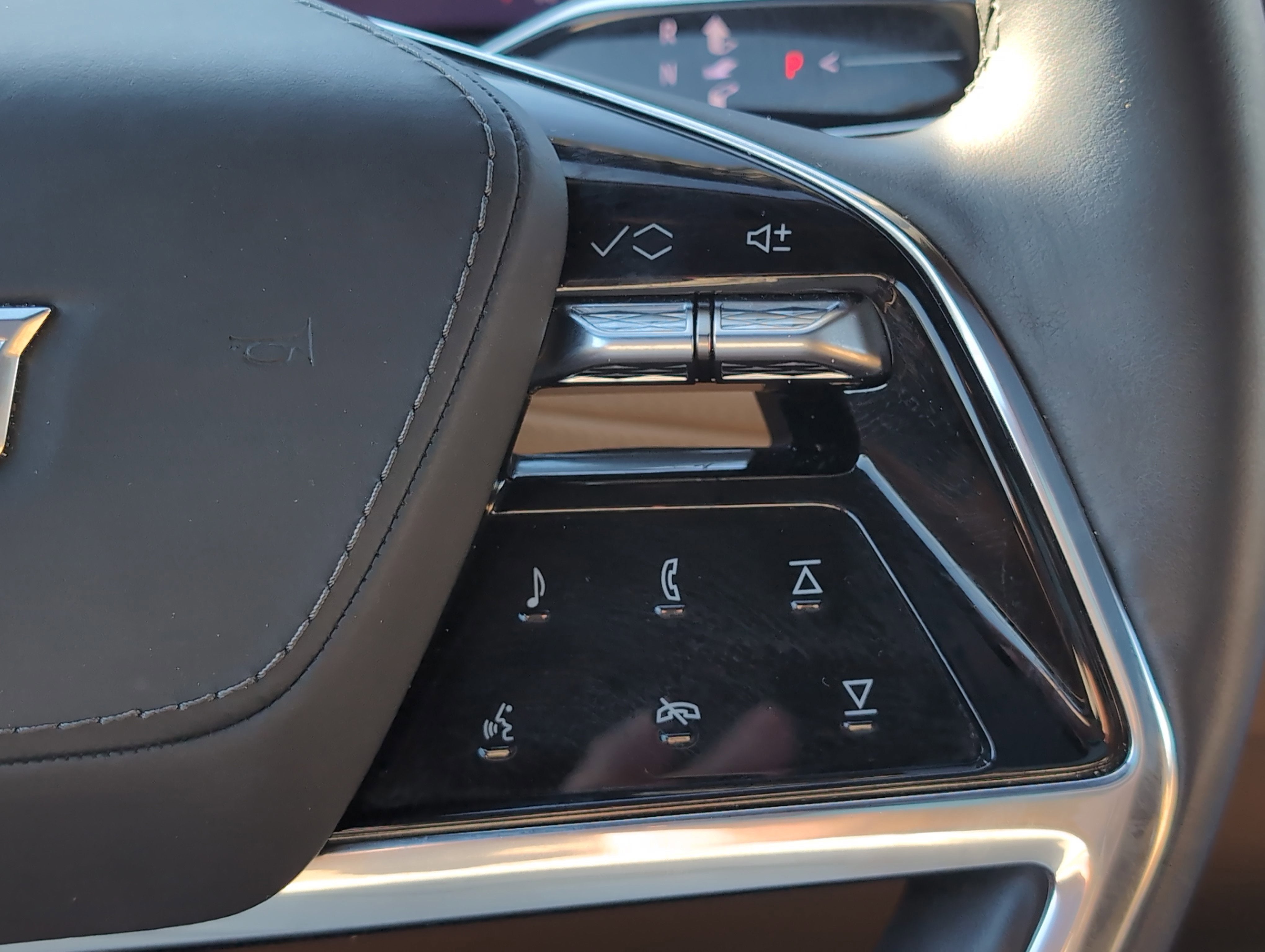 2025 Cadillac ESCALADE IQ Sport 2