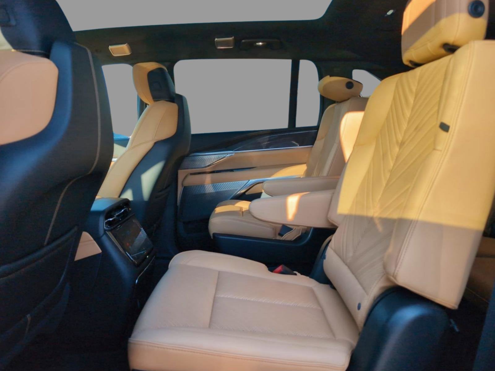 2025 Cadillac ESCALADE IQ Sport 2