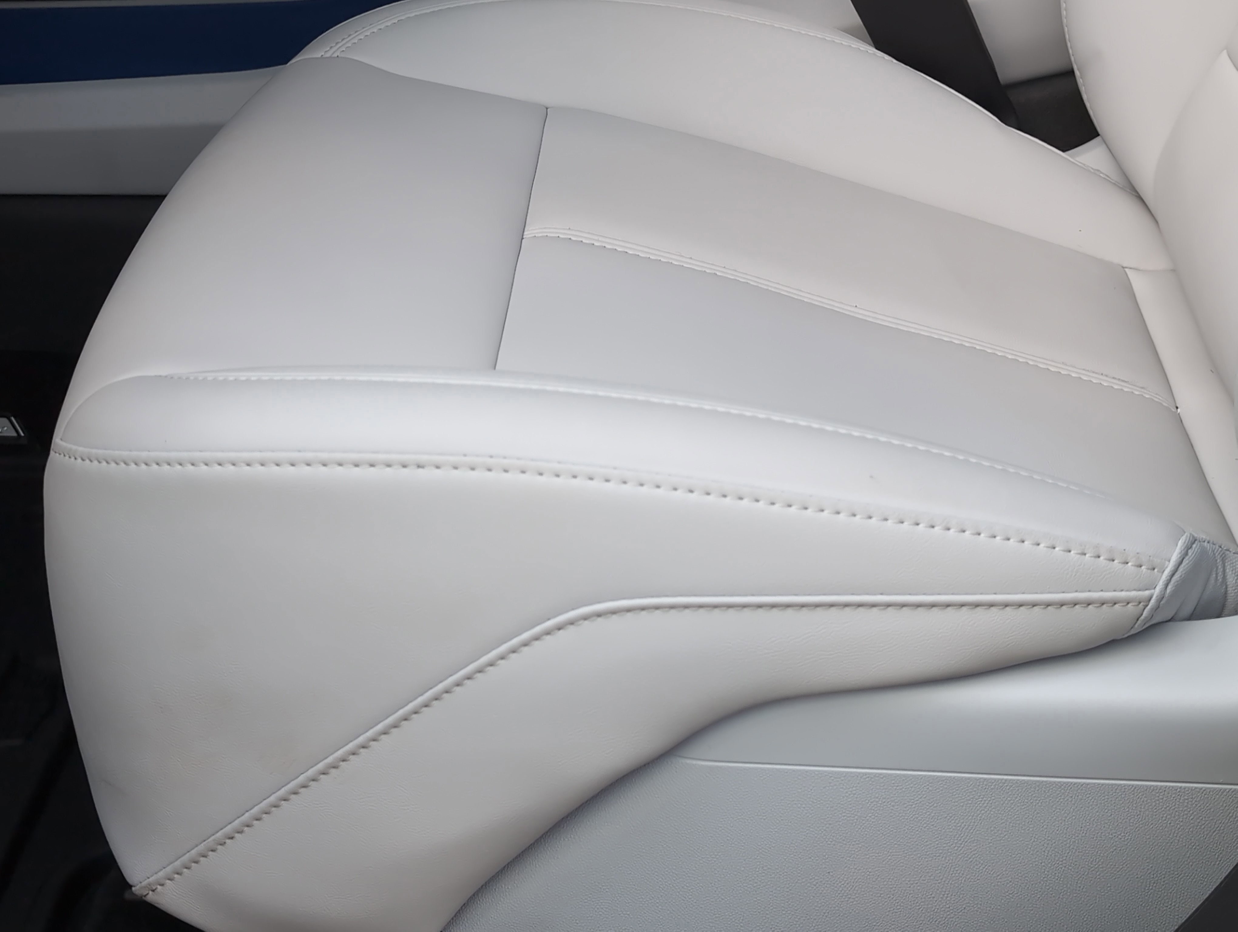 2025 Cadillac OPTIQ Luxury 1