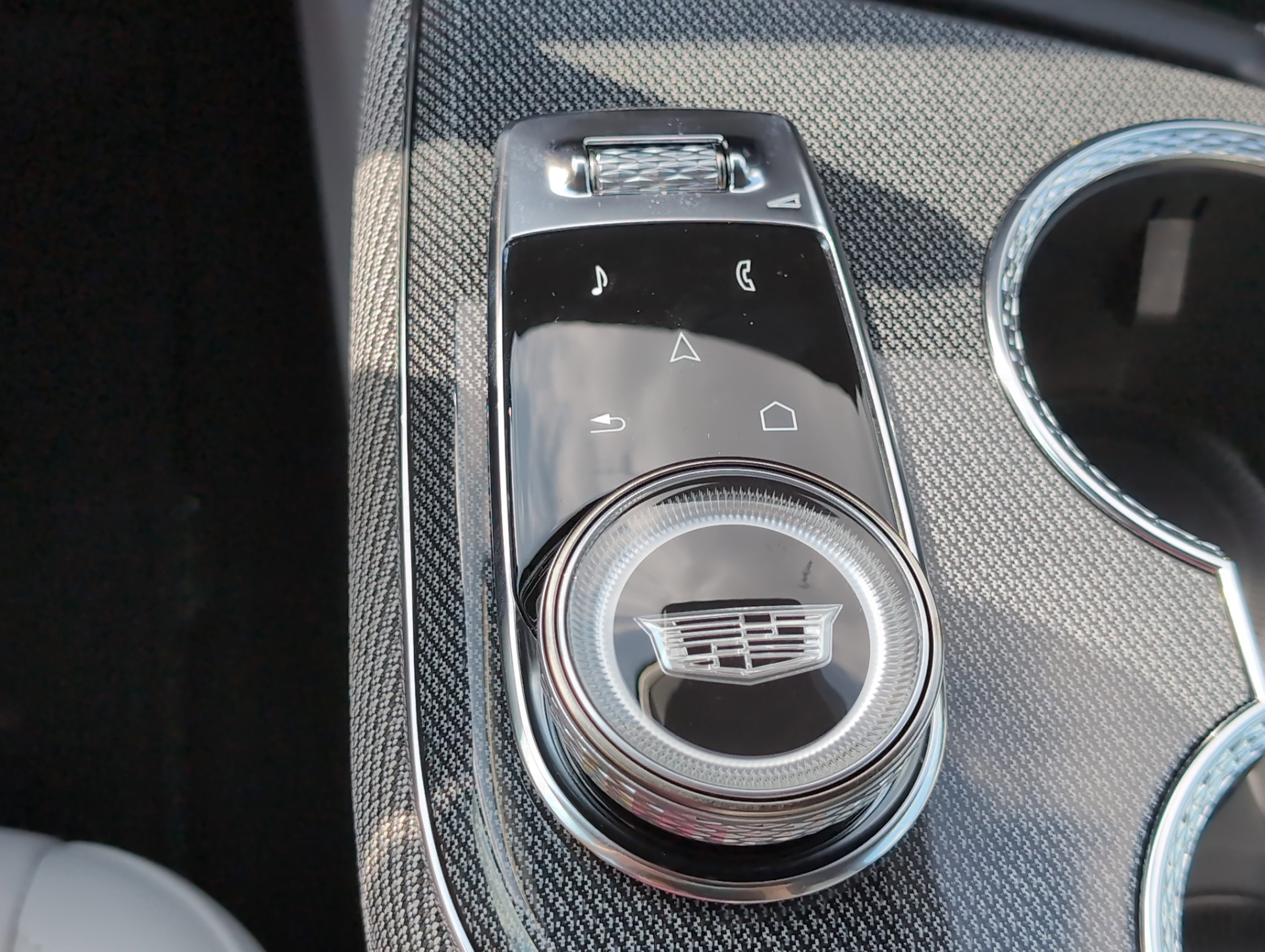 2025 Cadillac OPTIQ Luxury 1