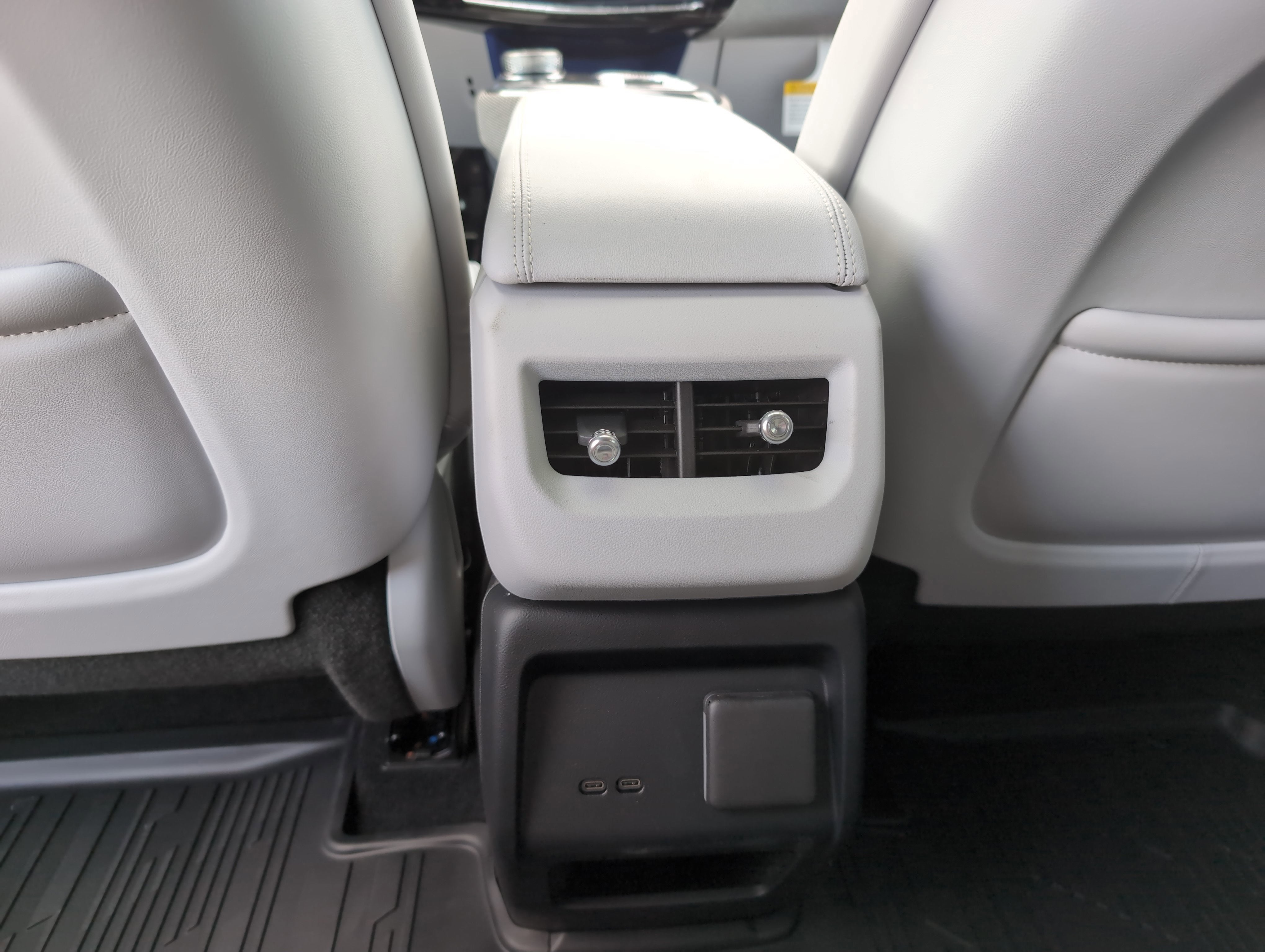 2025 Cadillac OPTIQ Luxury 1