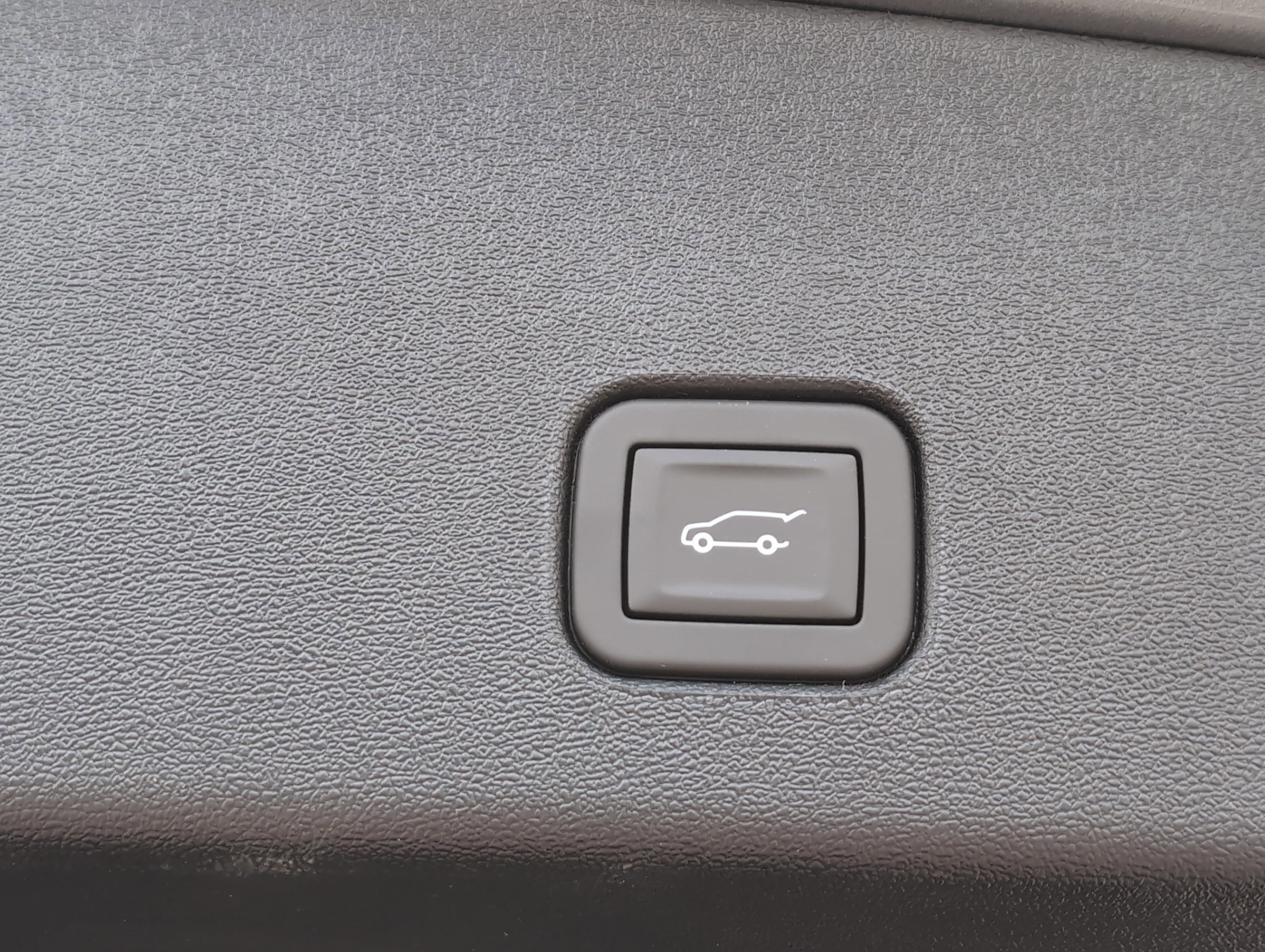 2025 Cadillac OPTIQ Luxury 1