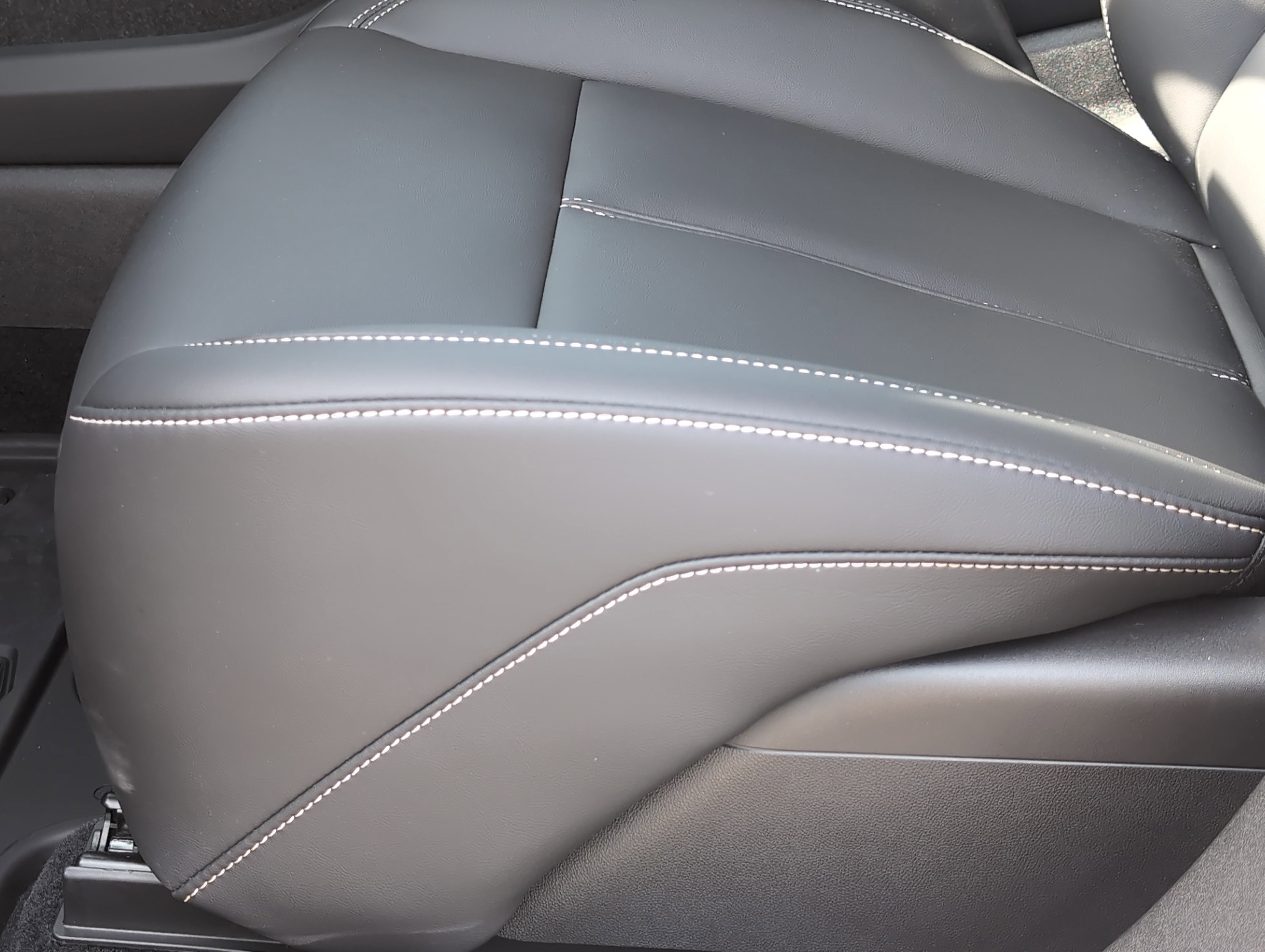 2025 Cadillac OPTIQ Luxury 1