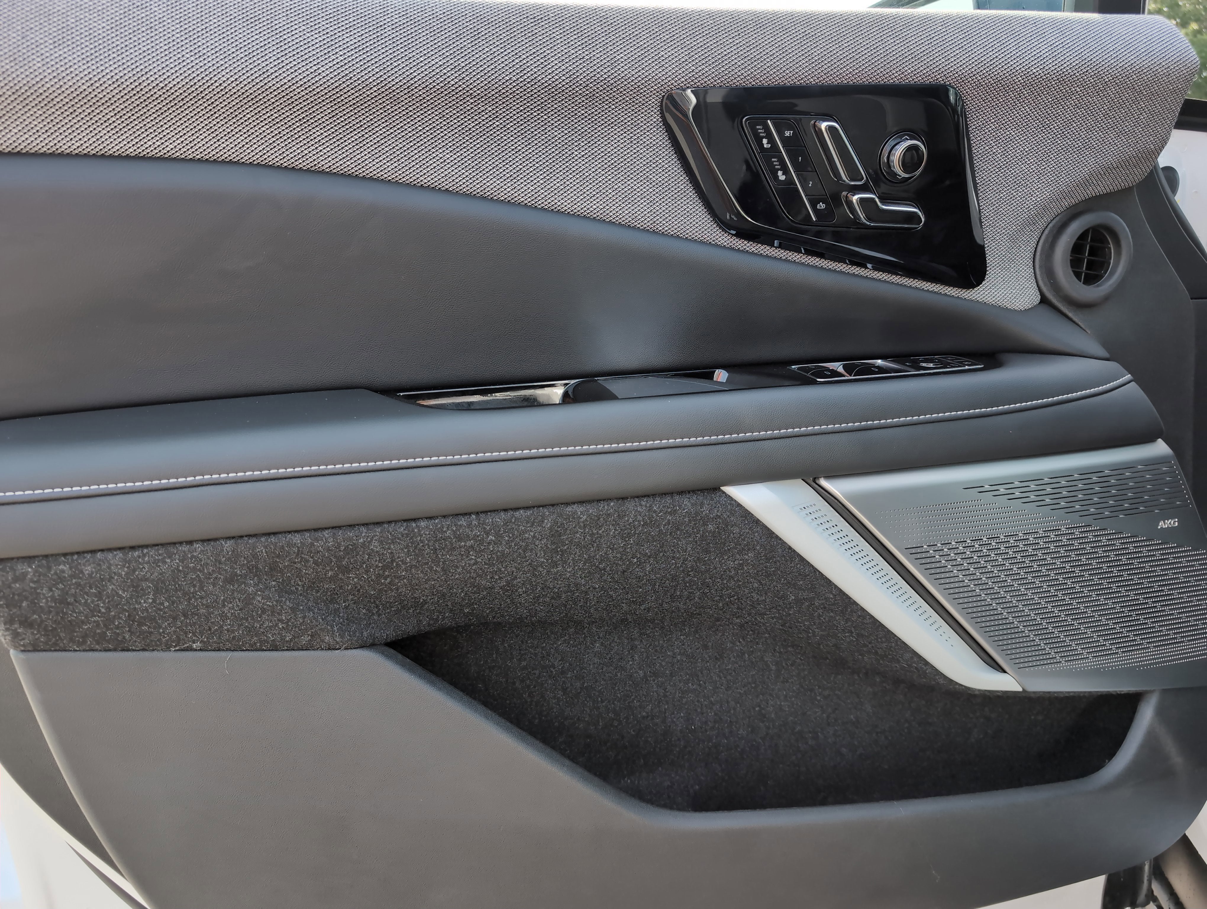 2025 Cadillac OPTIQ Luxury 1