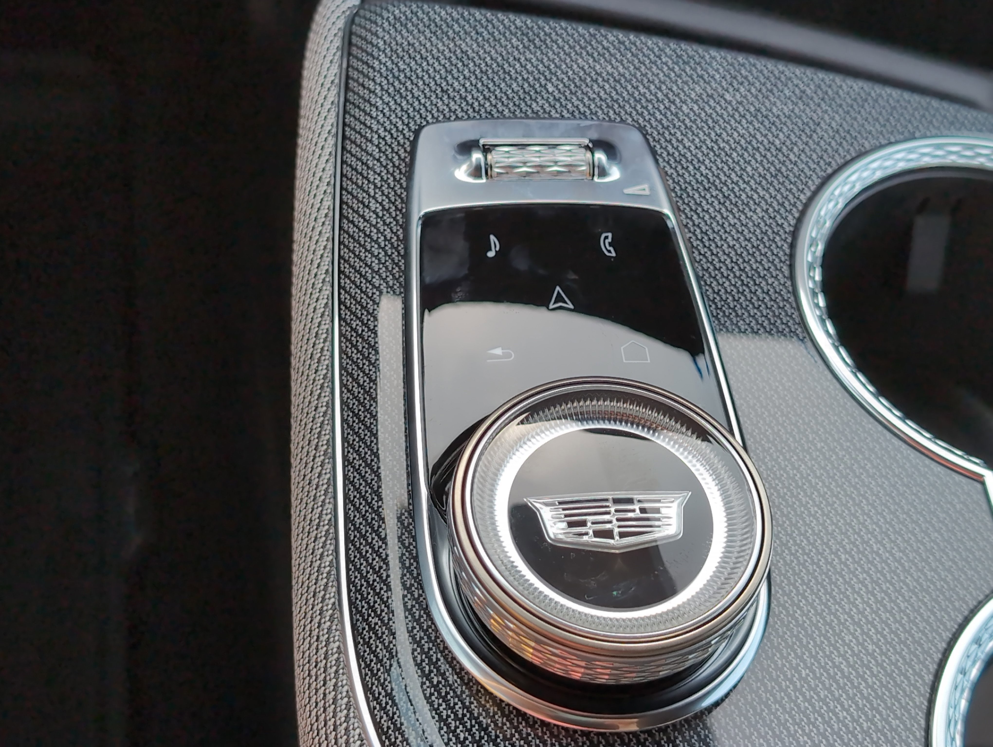 2025 Cadillac OPTIQ Luxury 1