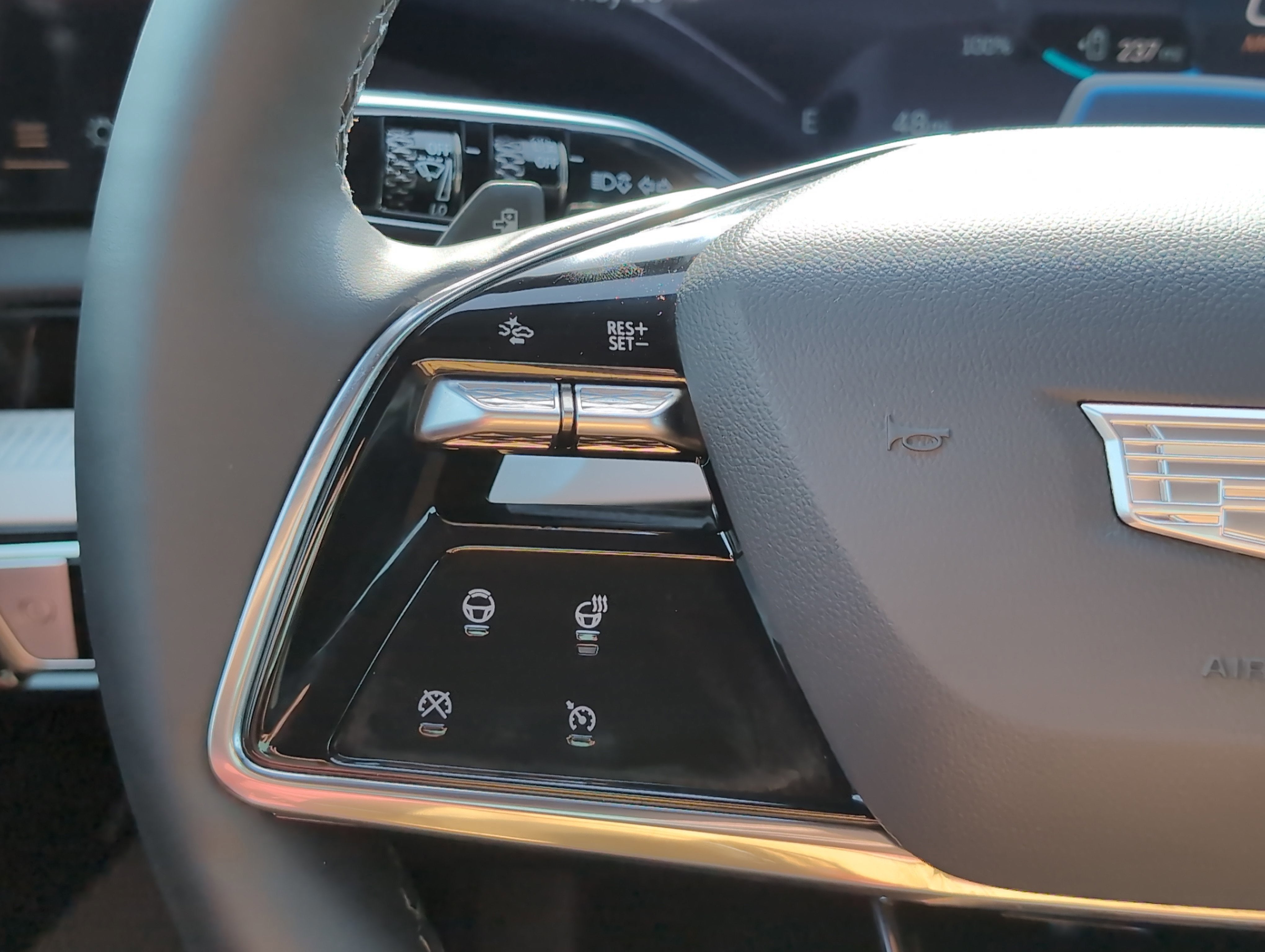 2025 Cadillac OPTIQ Luxury 1