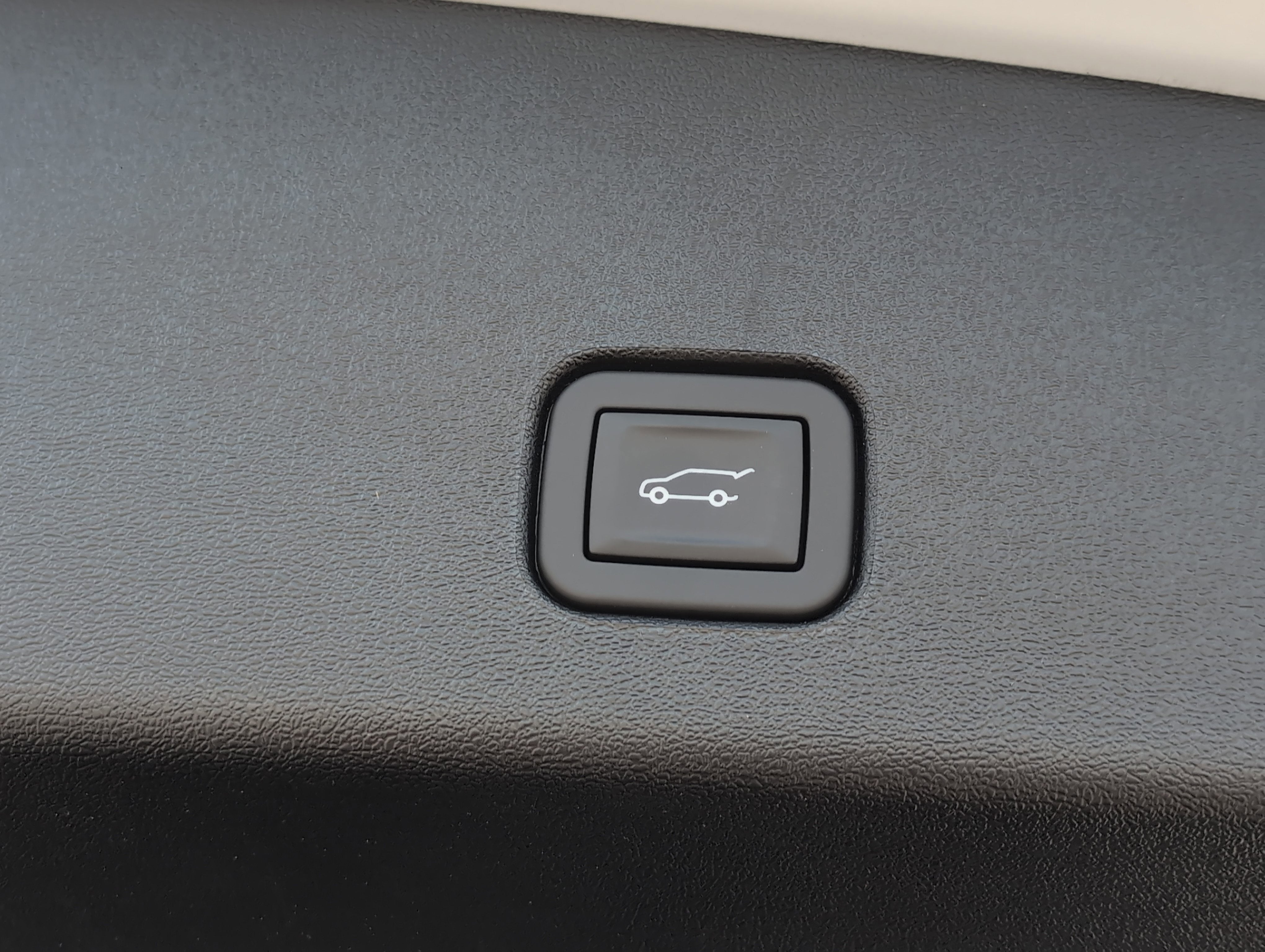 2025 Cadillac OPTIQ Luxury 1