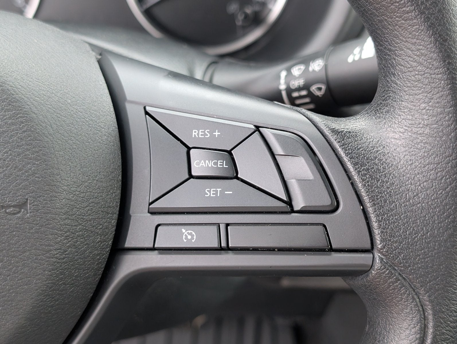 2024 Nissan Kicks S Xtronic CVT