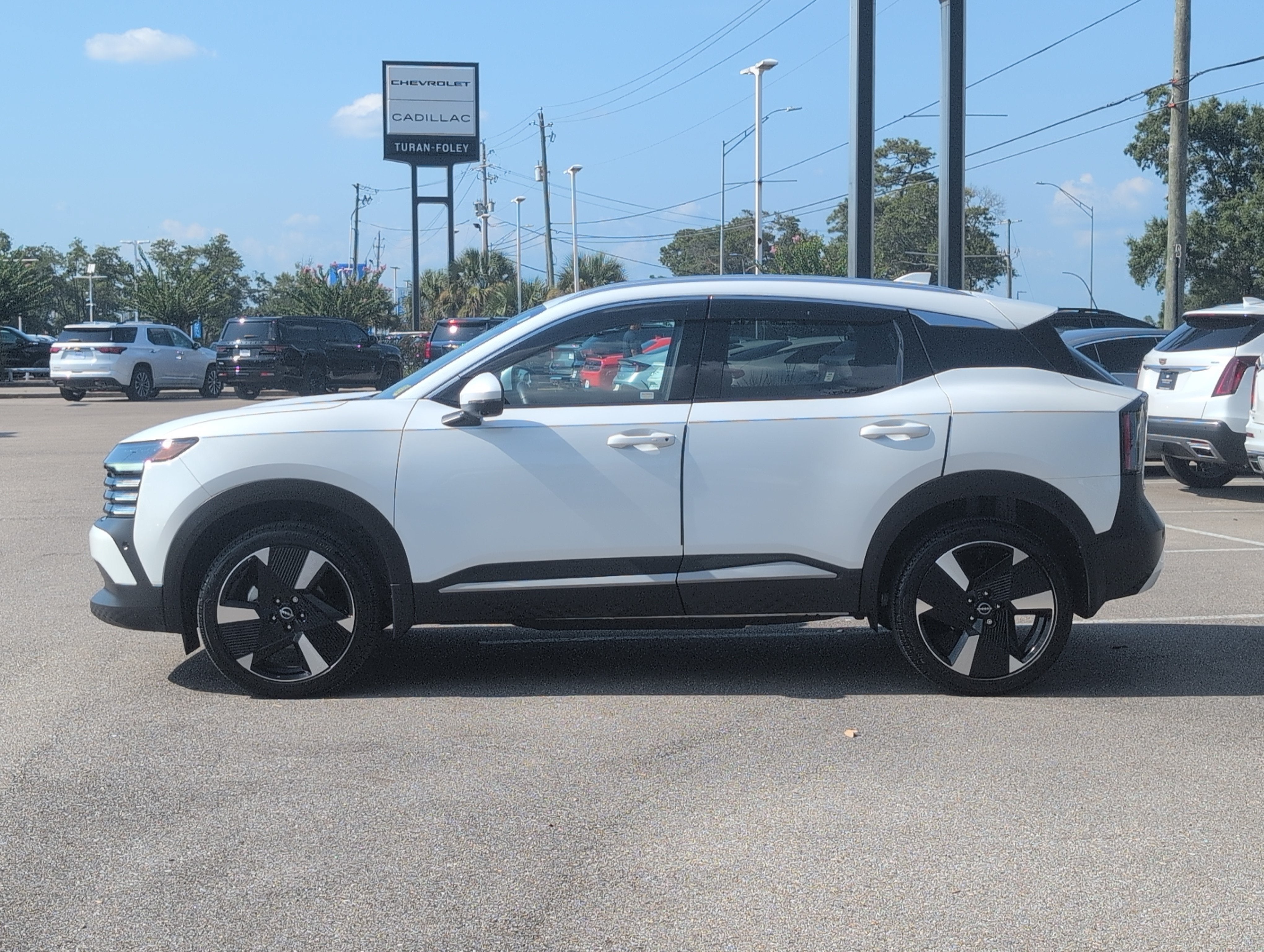 2025 Nissan Kicks SR FWD